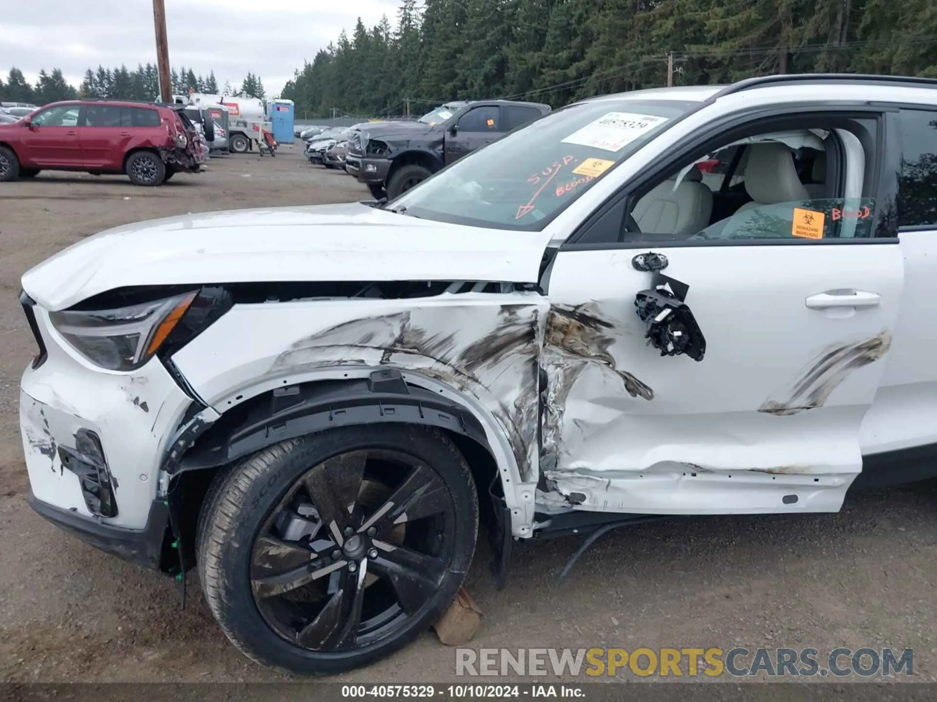 18 Photograph of a damaged car YV4L12UM9S2463584 VOLVO XC40 2025