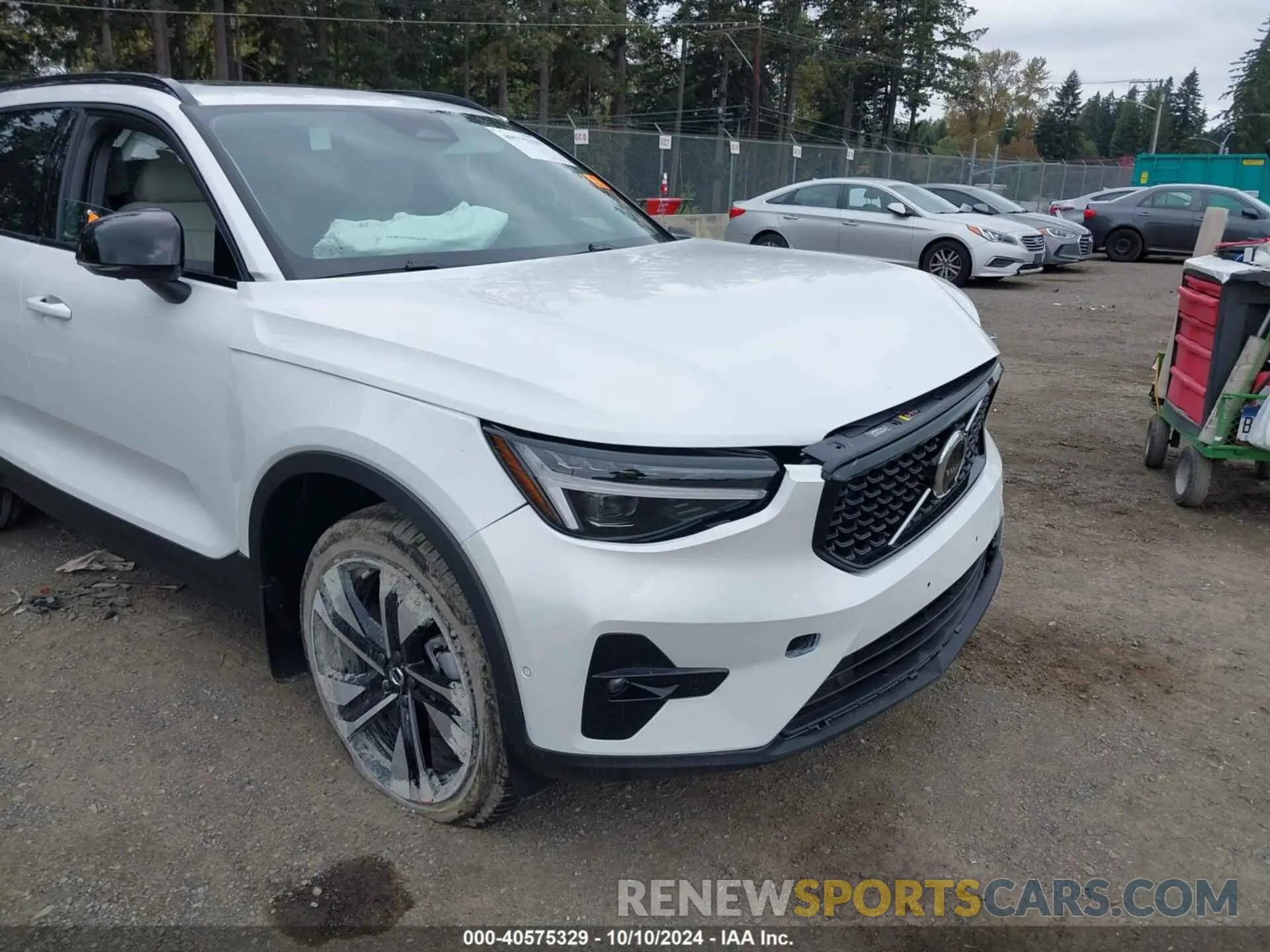 19 Photograph of a damaged car YV4L12UM9S2463584 VOLVO XC40 2025