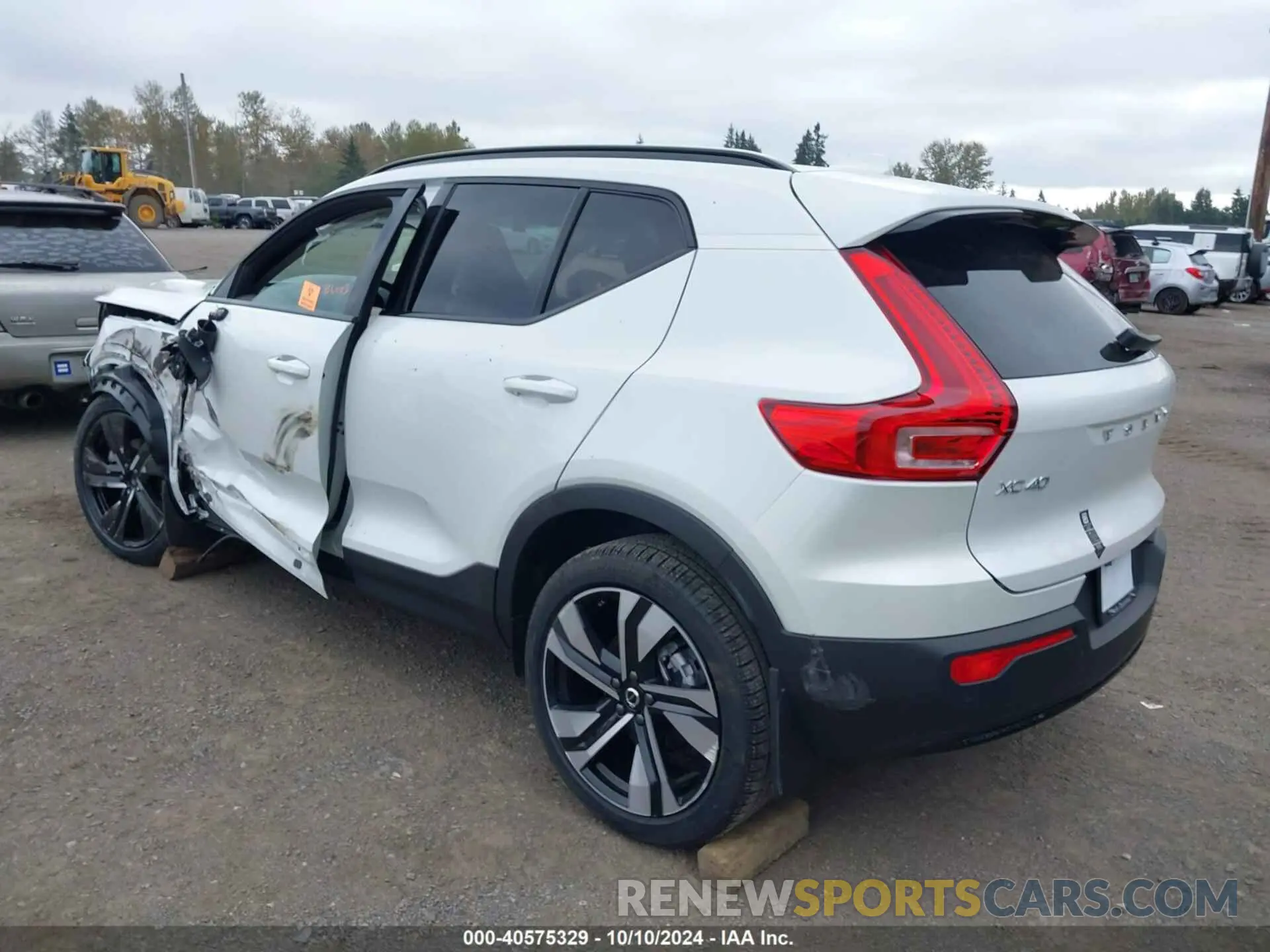 3 Photograph of a damaged car YV4L12UM9S2463584 VOLVO XC40 2025