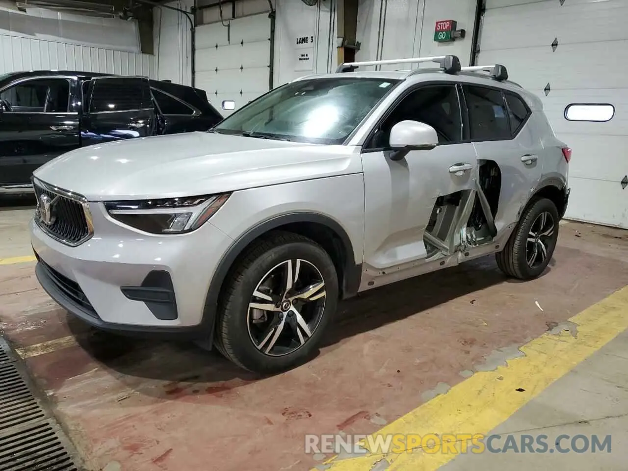 1 Photograph of a damaged car YV4L12UK4P2946986 VOLVO XC40 CORE 2023
