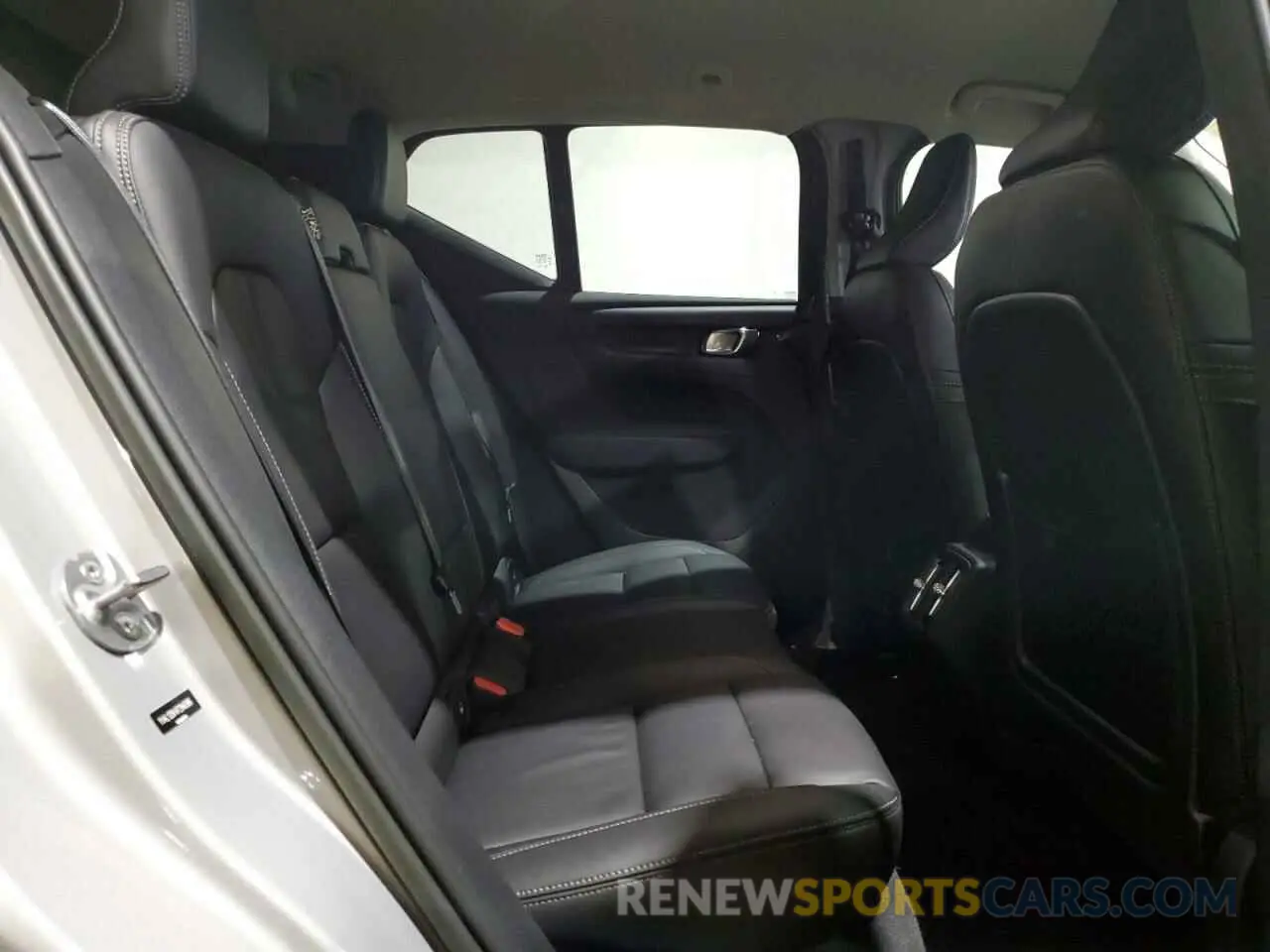 11 Photograph of a damaged car YV4L12UK4P2946986 VOLVO XC40 CORE 2023
