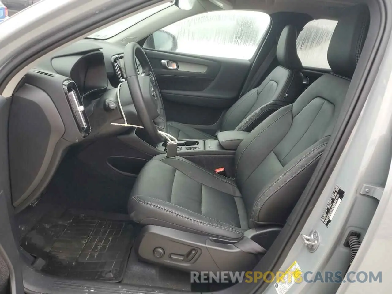 7 Photograph of a damaged car YV4L12UK1R2275716 VOLVO XC40 CORE 2024