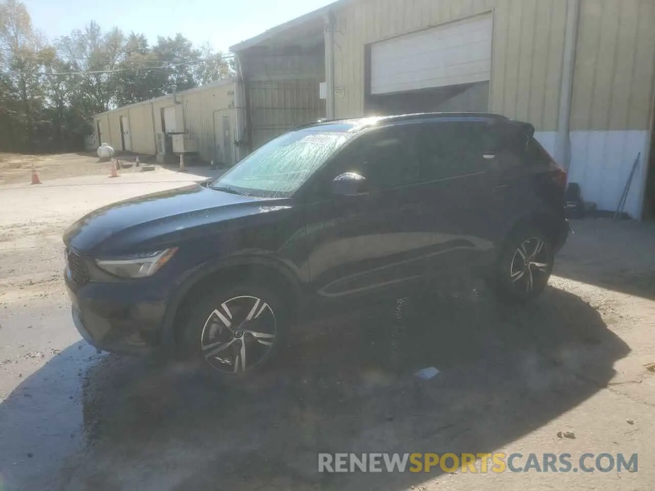 1 Photograph of a damaged car YV4L12UK7R2334283 VOLVO XC40 CORE 2024