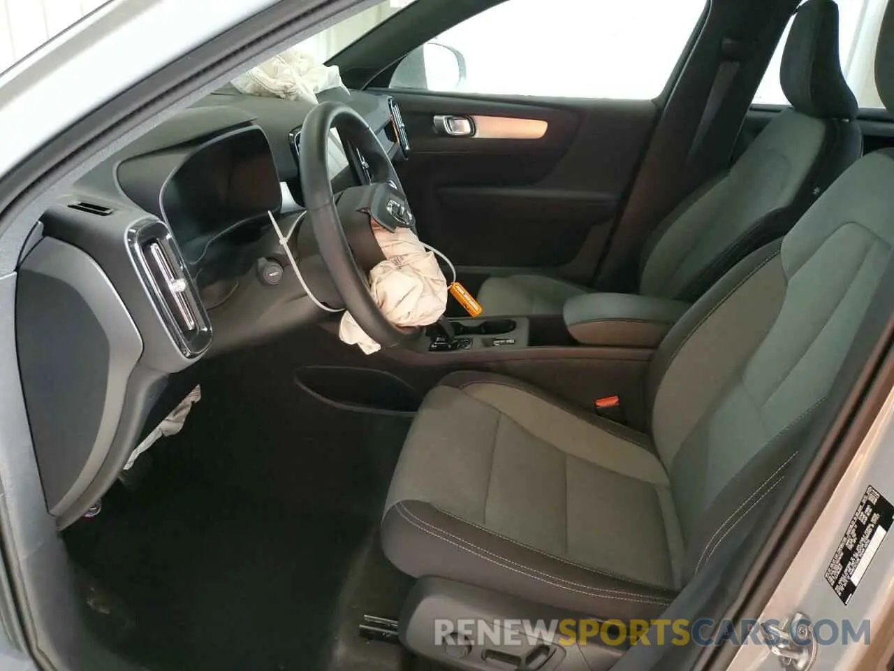 7 Photograph of a damaged car YV4L12UK7R2340102 VOLVO XC40 CORE 2024