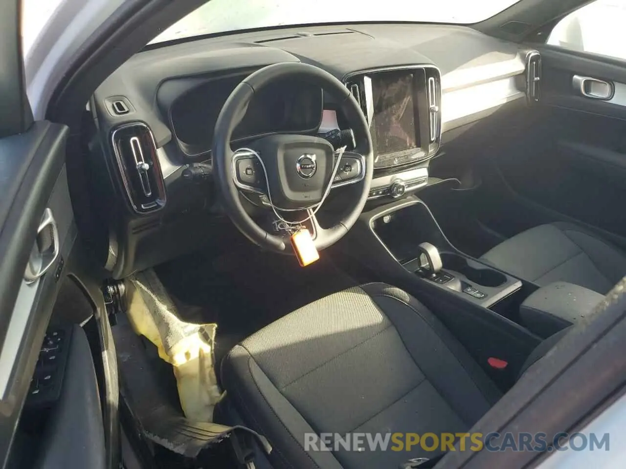 8 Photograph of a damaged car YV4L12UJ3S2450867 VOLVO XC40 CORE 2025