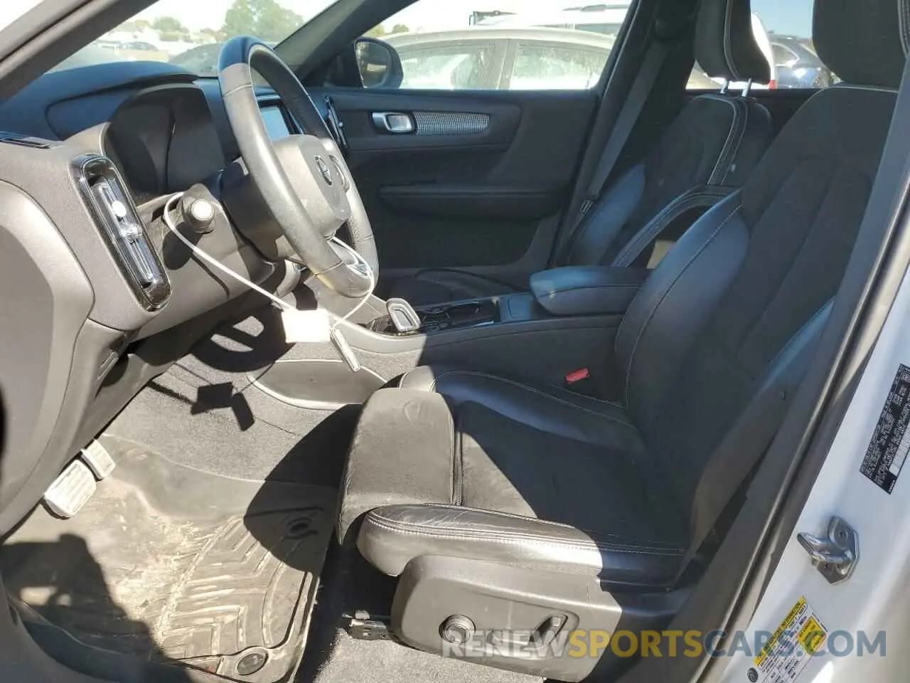 7 Photograph of a damaged car YV4ED3UR7N2703236 VOLVO XC40 P8 RE 2022