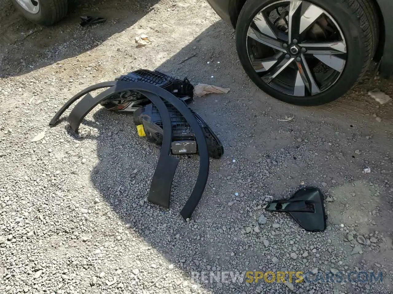 13 Photograph of a damaged car YV4L12UL0P2052668 VOLVO XC40 PLUS 2023