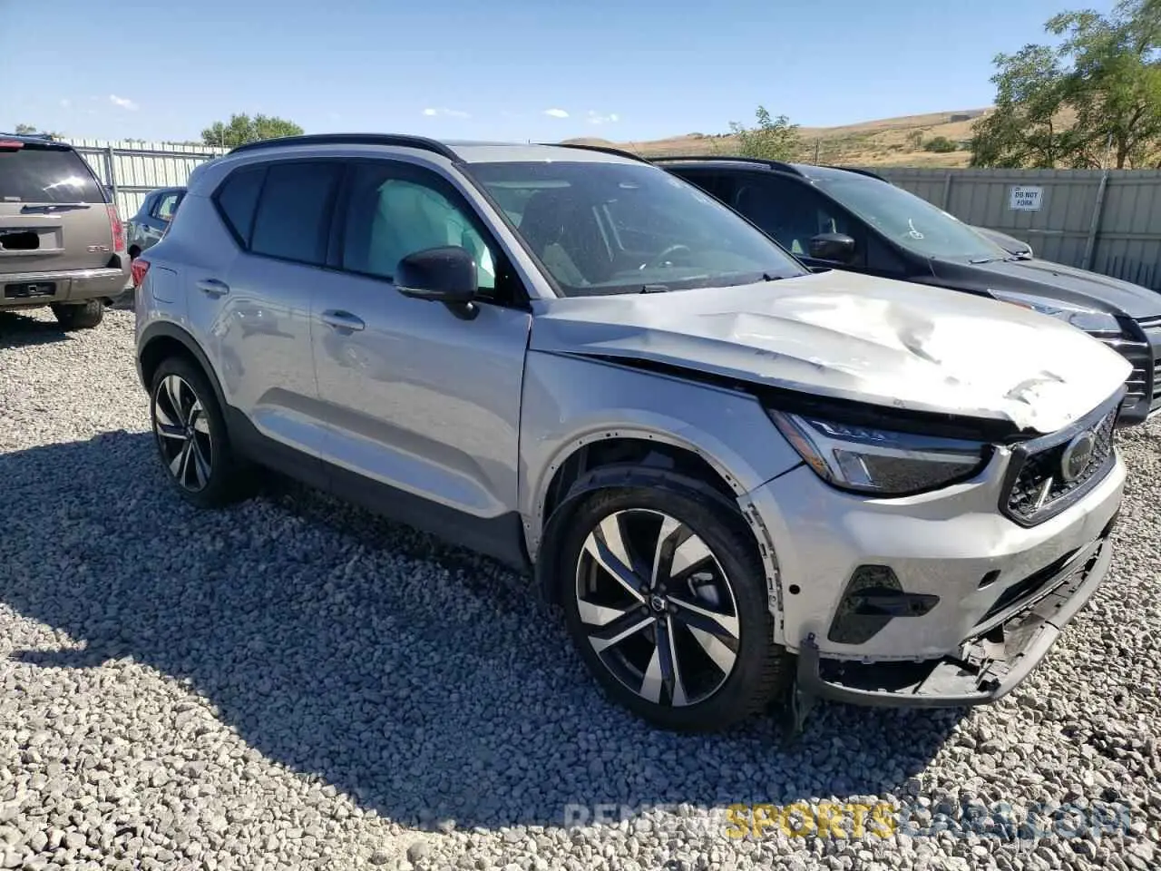 4 Photograph of a damaged car YV4L12UL5P2068610 VOLVO XC40 PLUS 2023