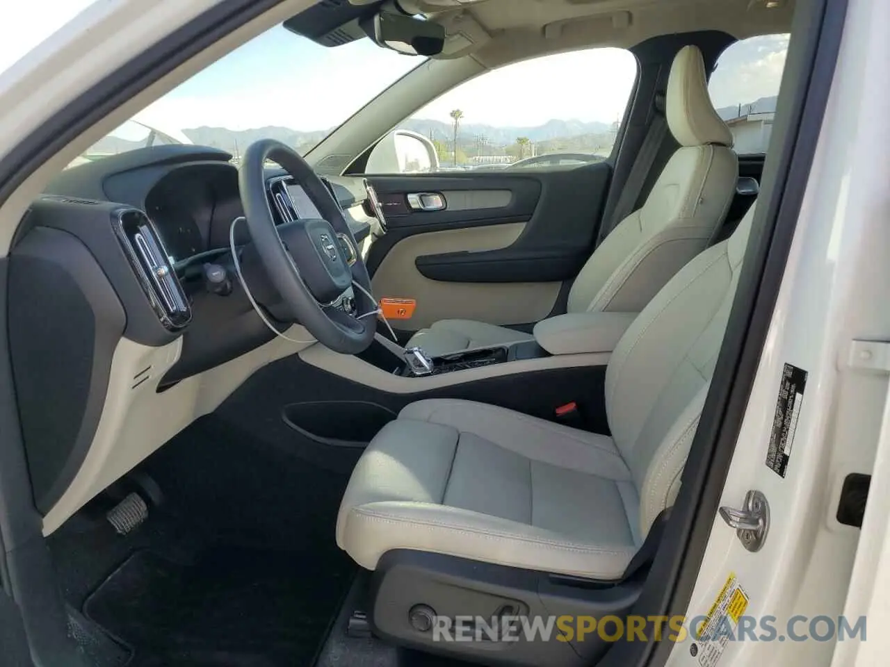 7 Фотография поврежденного автомобиля YV4L12UE2R2343984 VOLVO XC40 PLUS 2024