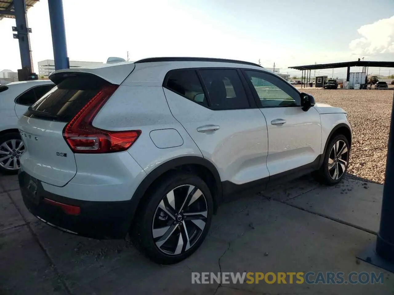 3 Фотография поврежденного автомобиля YV4L12ULXR2254114 VOLVO XC40 PLUS 2024