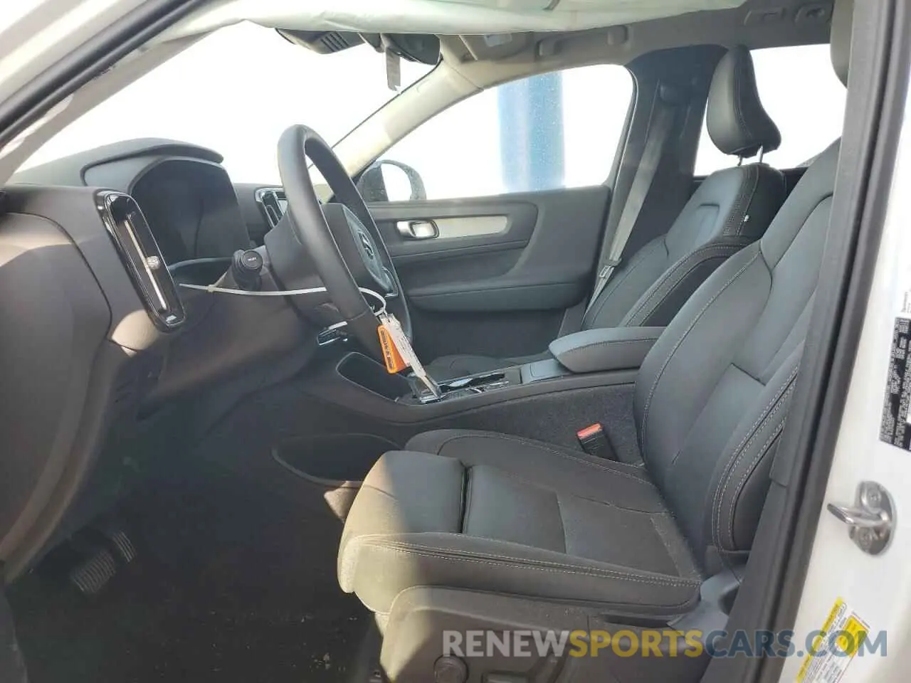 7 Фотография поврежденного автомобиля YV4L12ULXR2254114 VOLVO XC40 PLUS 2024
