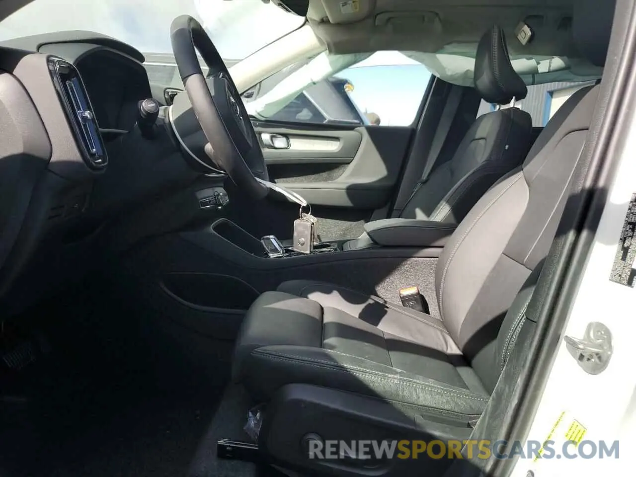 7 Фотография поврежденного автомобиля YV4L12UC5S2498954 VOLVO XC40 PLUS 2025