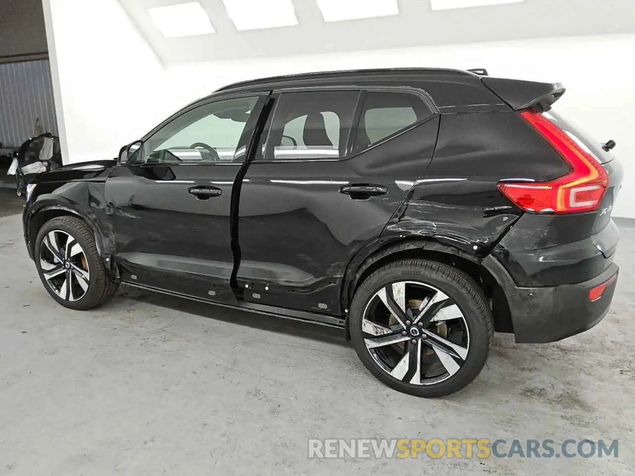 2 Photograph of a damaged car YV4L12UCXS2510001 VOLVO XC40 PLUS 2025