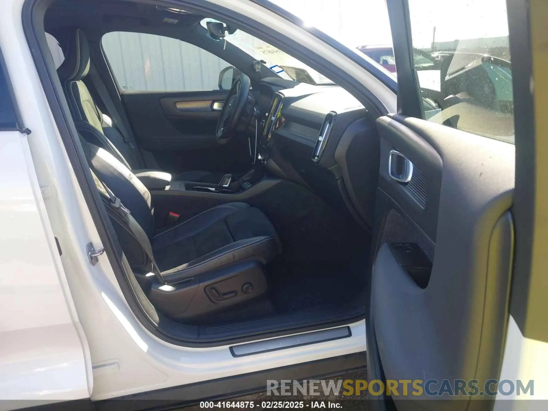 5 Photograph of a damaged car YV4ED3URXM2538118 VOLVO XC40 RECHARGE PURE ELECTRIC 2021