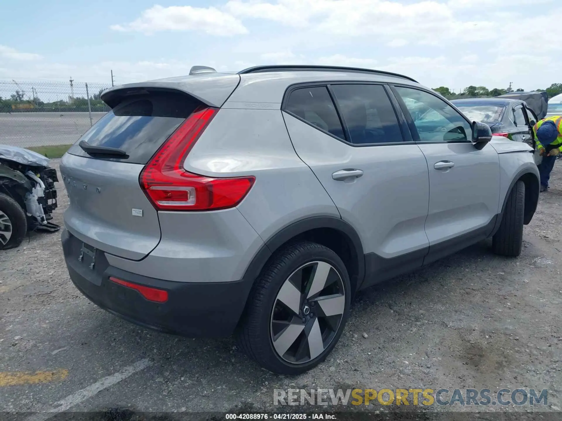 4 Фотография поврежденного автомобиля YV4ED3UM5P2029904 VOLVO XC40 RECHARGE PURE ELECTRIC 2023