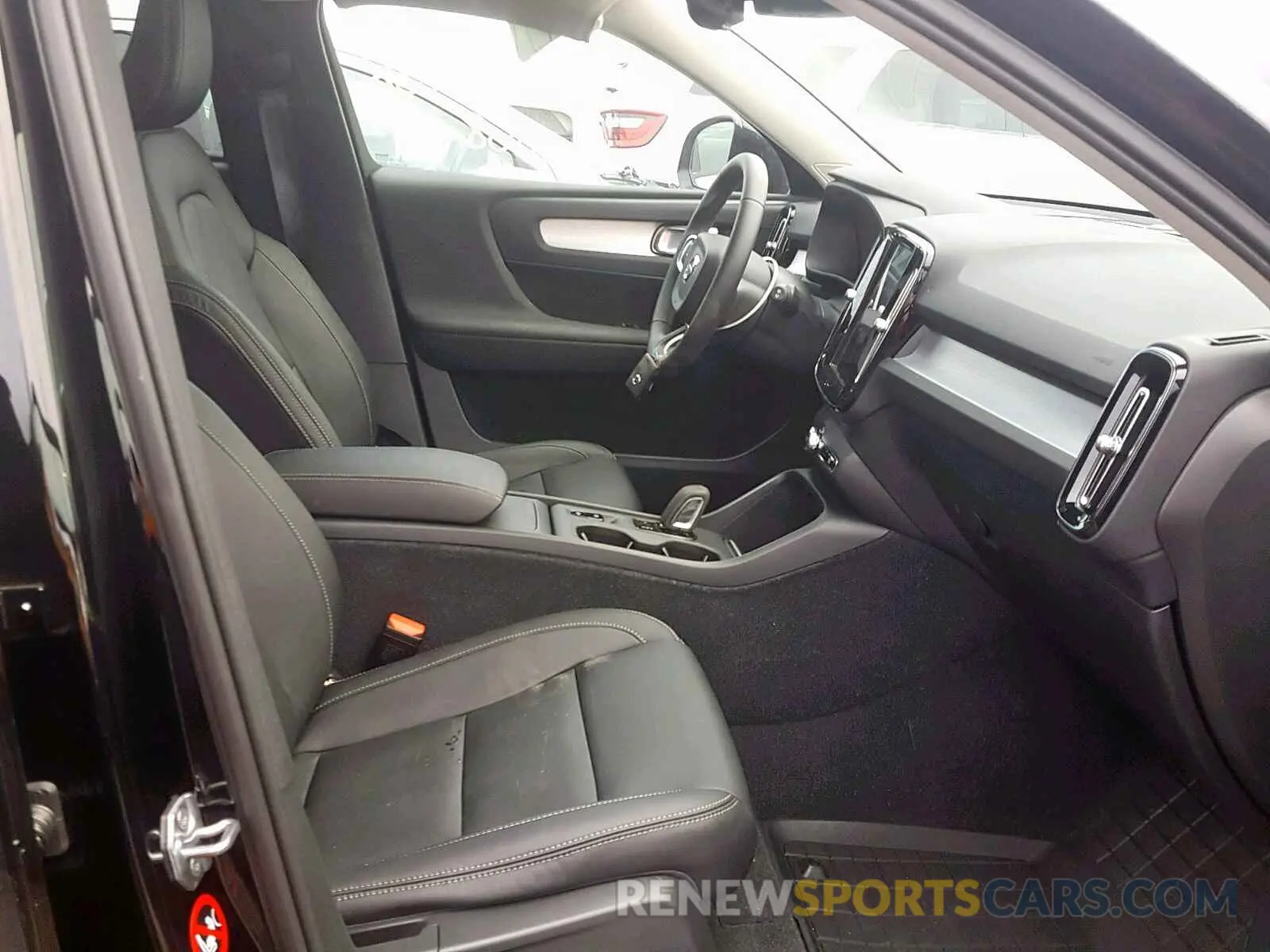 5 Photograph of a damaged car YV4162UK3K2053709 VOLVO XC40 T5 2019