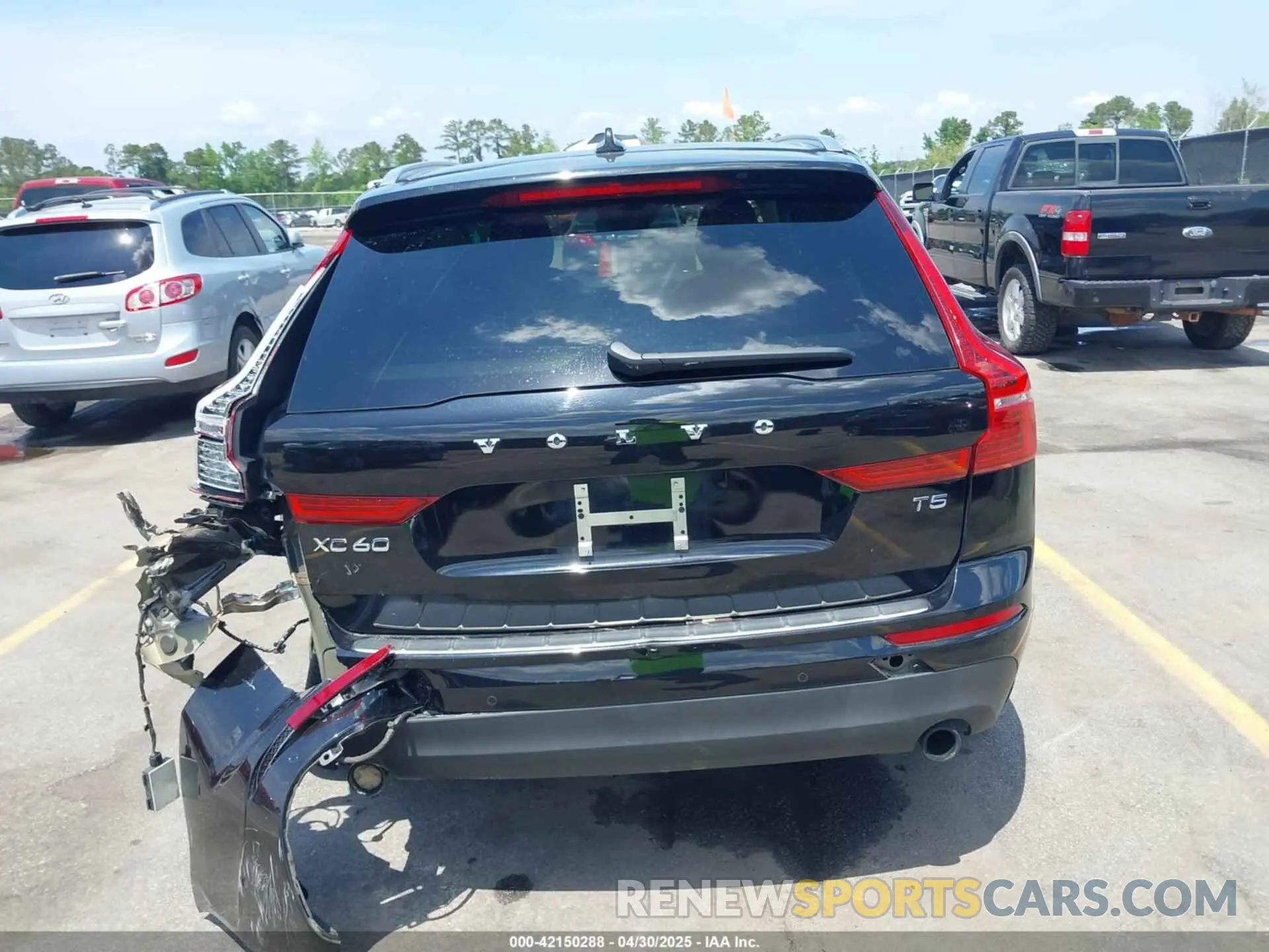 15 Photograph of a damaged car LYV102DK2KB224422 VOLVO XC60 2019