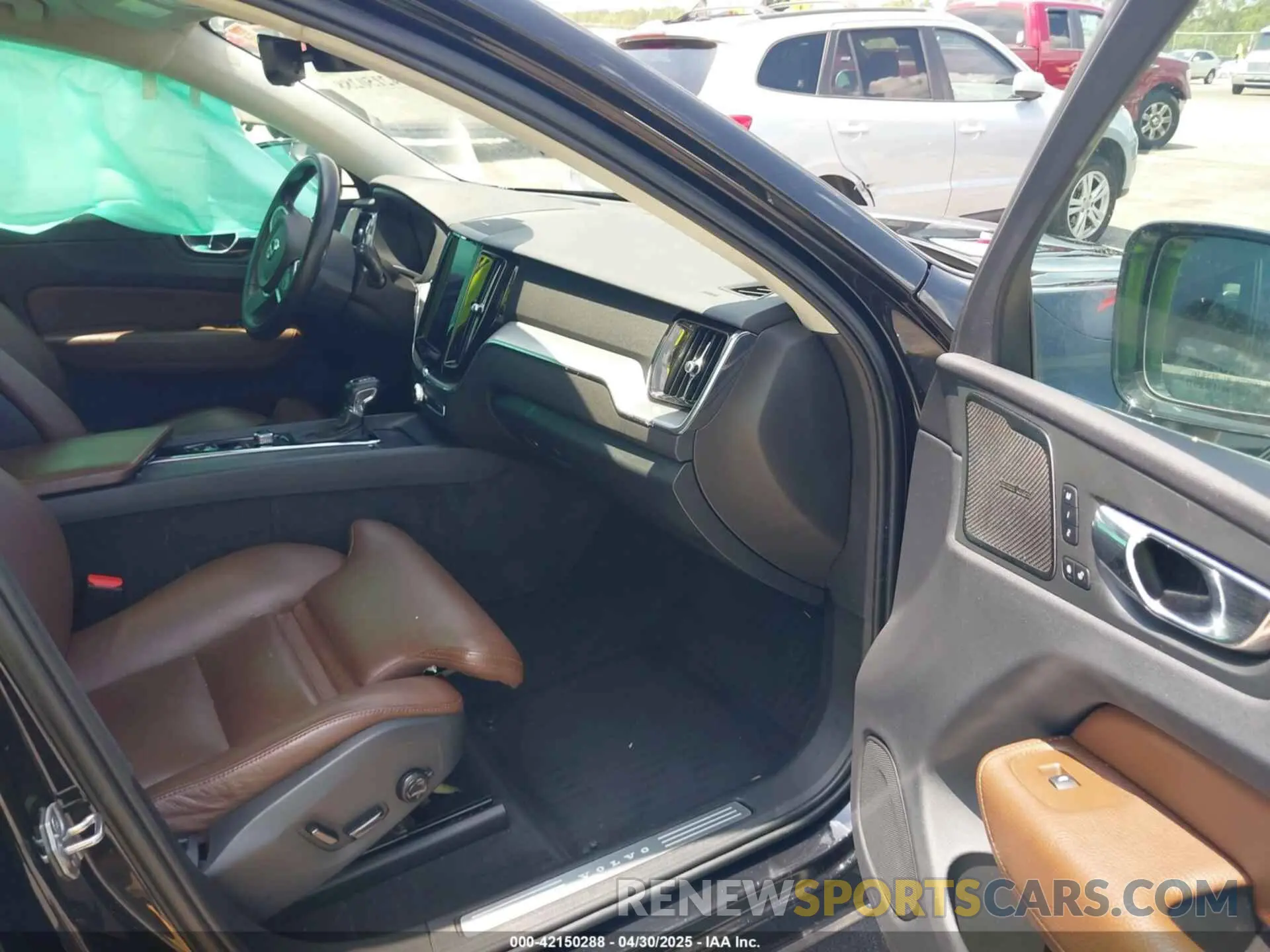 5 Photograph of a damaged car LYV102DK2KB224422 VOLVO XC60 2019