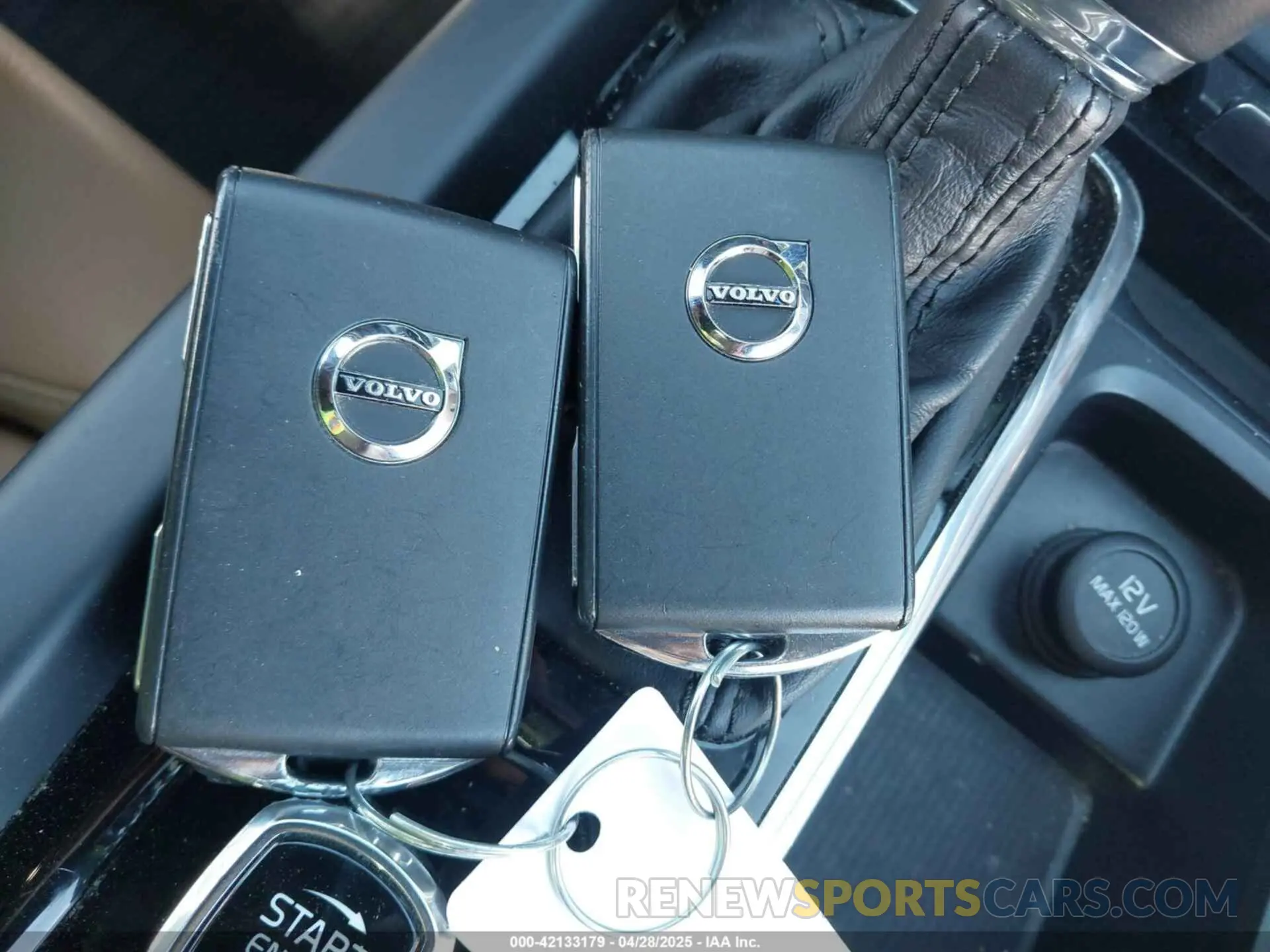 11 Photograph of a damaged car LYV102DK2KB255458 VOLVO XC60 2019