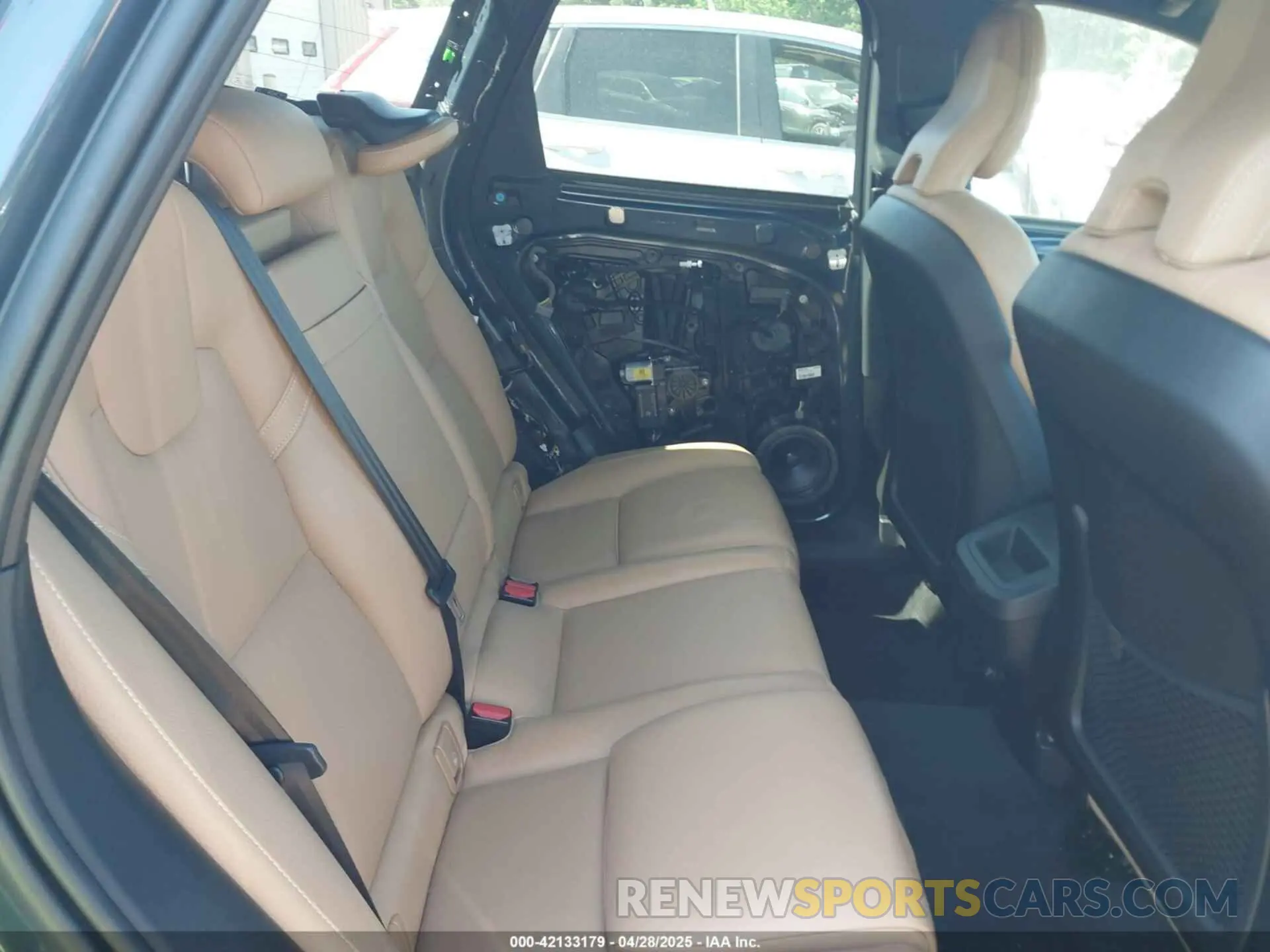 8 Photograph of a damaged car LYV102DK2KB255458 VOLVO XC60 2019