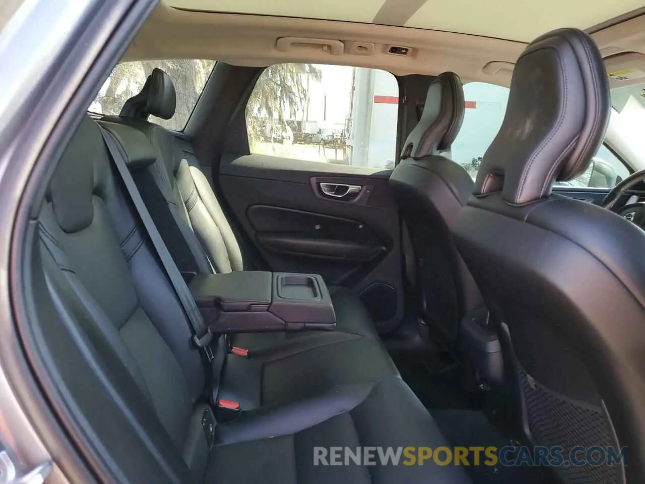 11 Photograph of a damaged car LYV102DK3KB297802 VOLVO XC60 2019