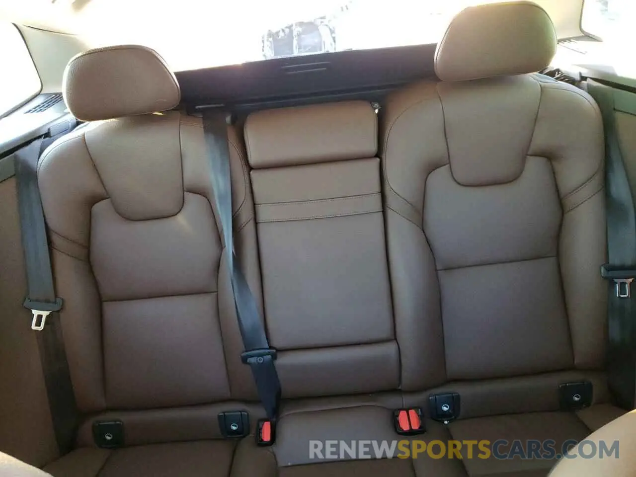 10 Фотография поврежденного автомобиля LYV102DK4KB335280 VOLVO XC60 2019