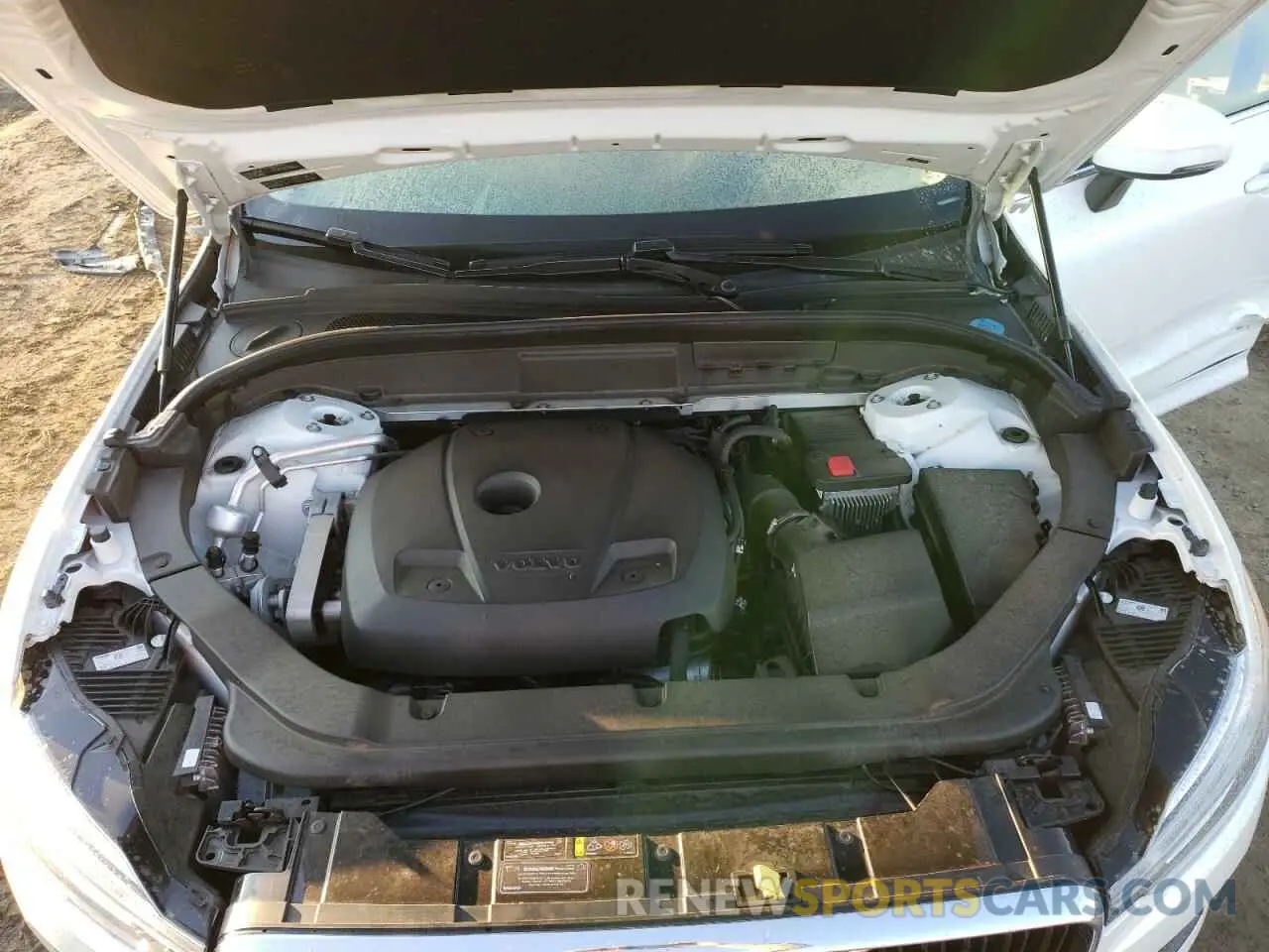 12 Фотография поврежденного автомобиля LYV102DK4KB335280 VOLVO XC60 2019