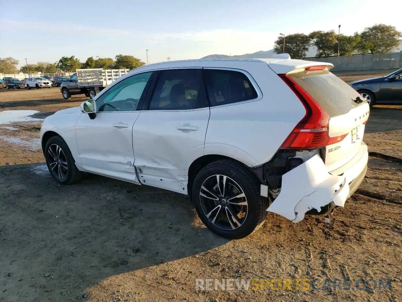 2 Фотография поврежденного автомобиля LYV102DK4KB335280 VOLVO XC60 2019