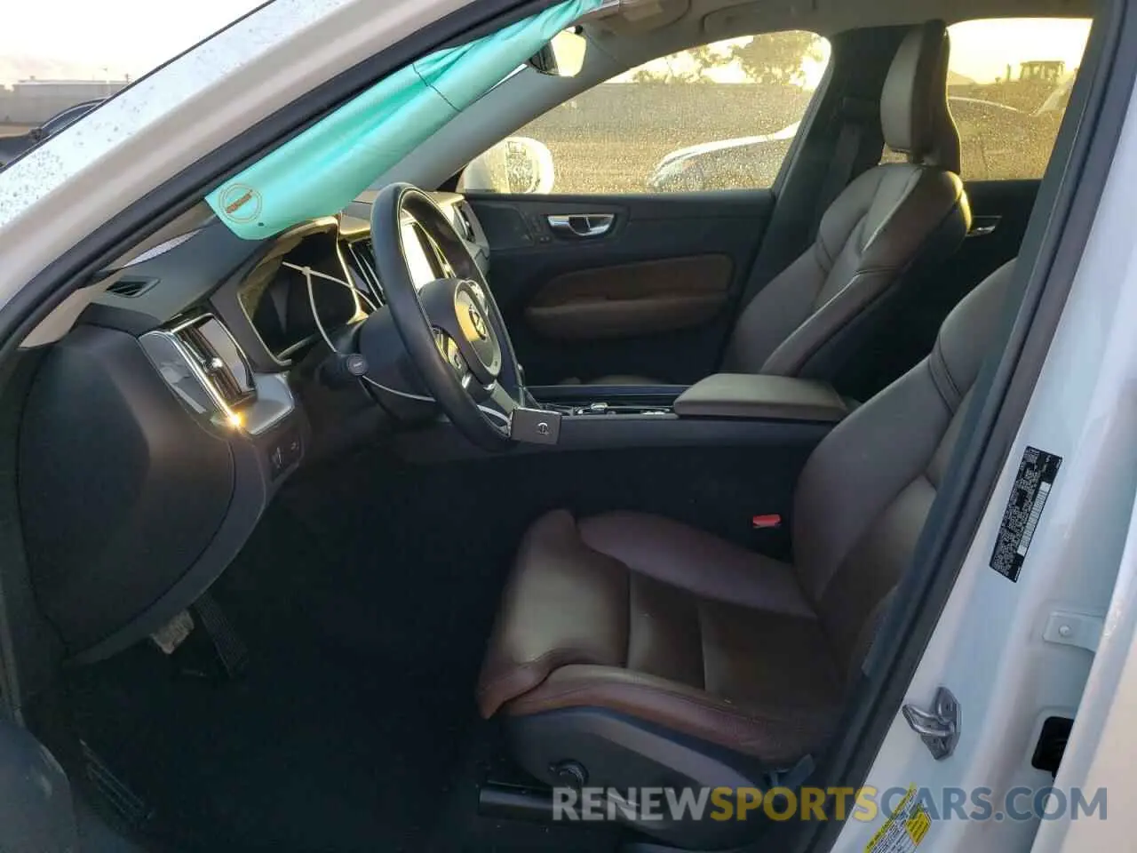 7 Фотография поврежденного автомобиля LYV102DK4KB335280 VOLVO XC60 2019