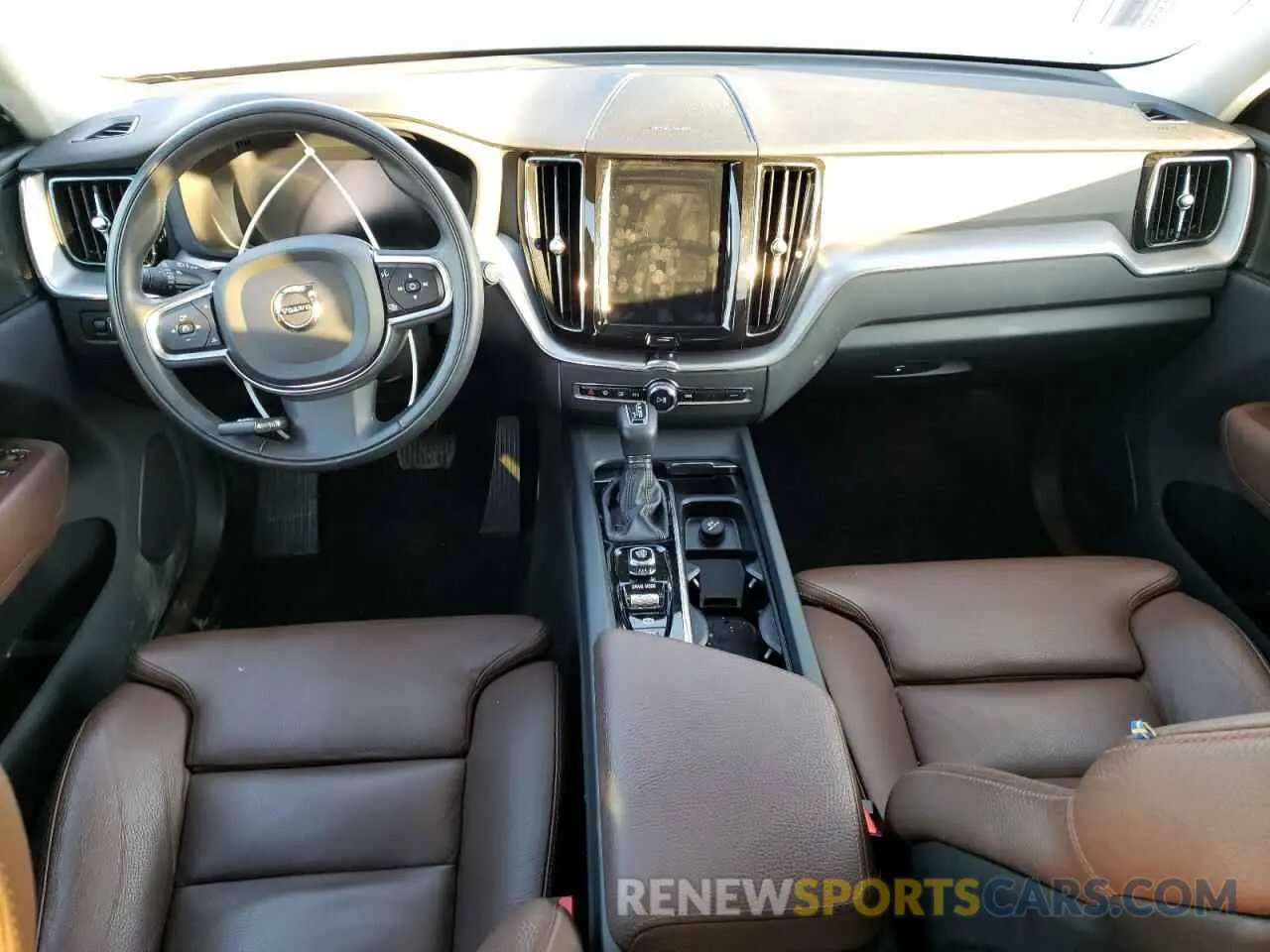 8 Фотография поврежденного автомобиля LYV102DK4KB335280 VOLVO XC60 2019