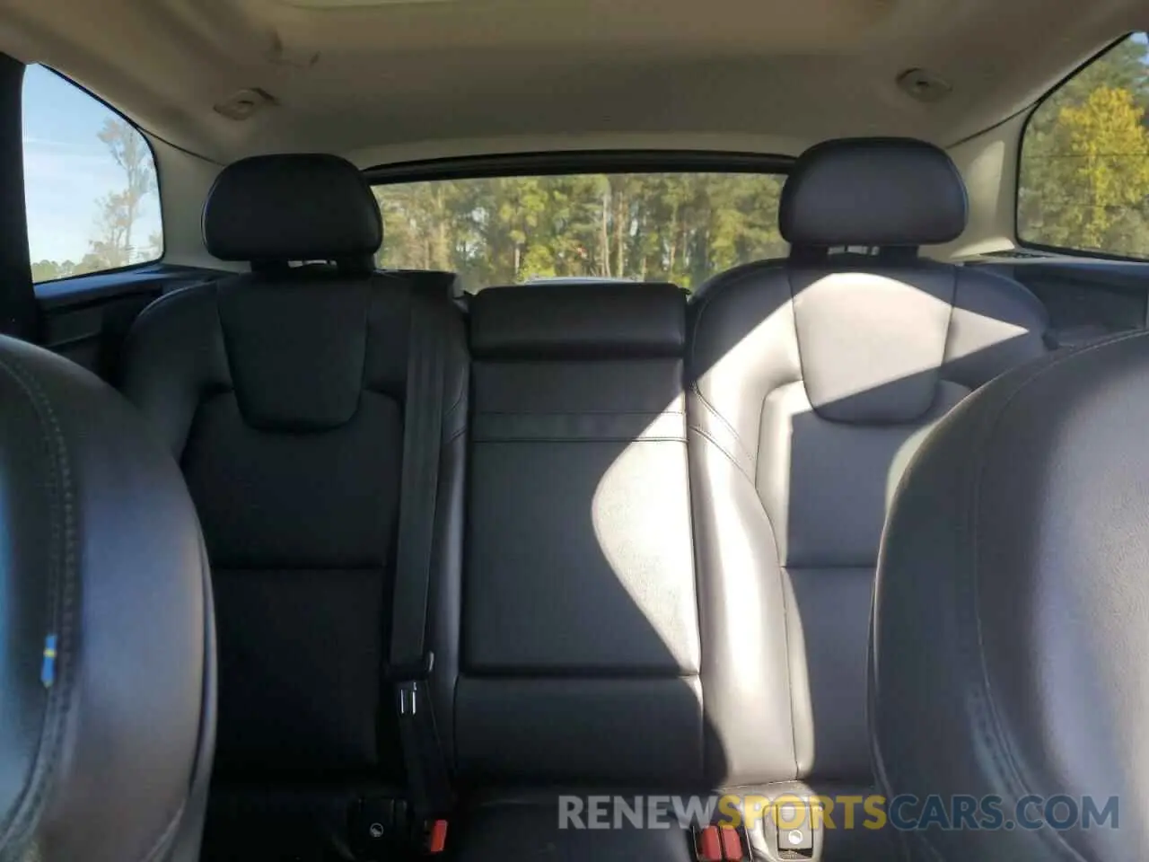 10 Photograph of a damaged car LYV102DK9KB325618 VOLVO XC60 2019