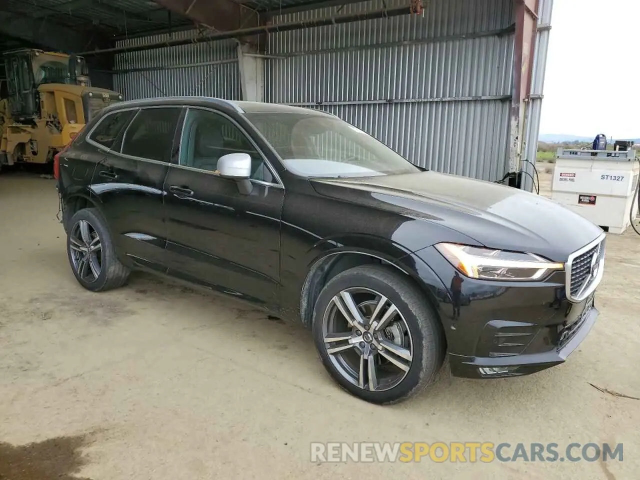 4 Photograph of a damaged car LYV102DM1KB332001 VOLVO XC60 2019