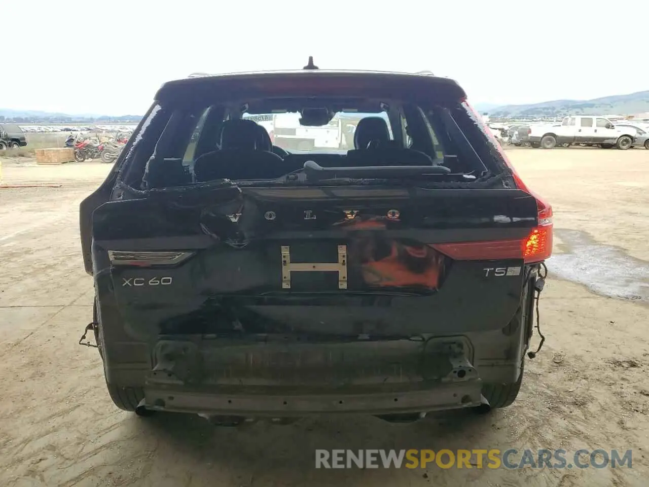 6 Photograph of a damaged car LYV102DM1KB332001 VOLVO XC60 2019