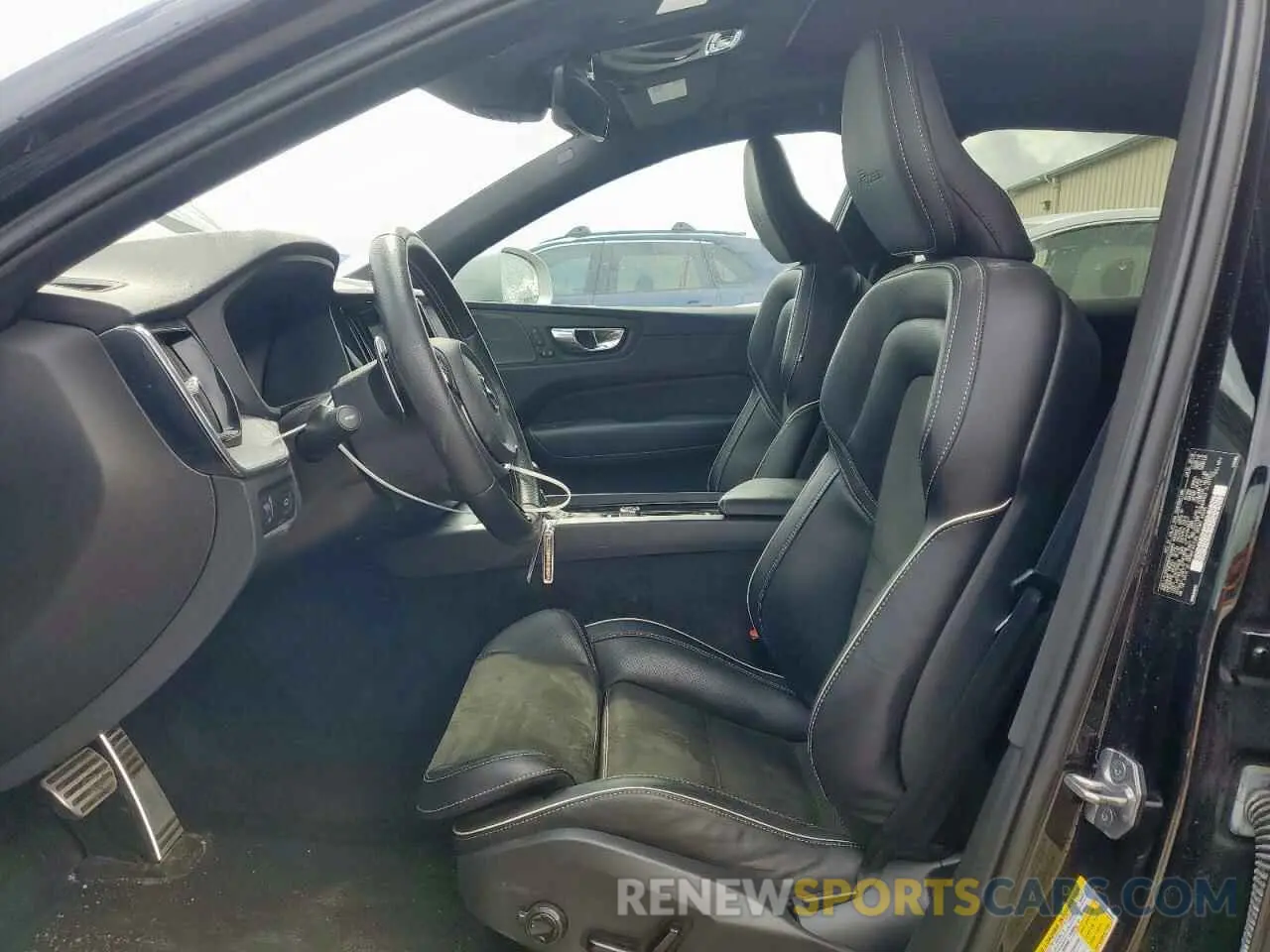 7 Photograph of a damaged car LYV102DM9KB230865 VOLVO XC60 2019