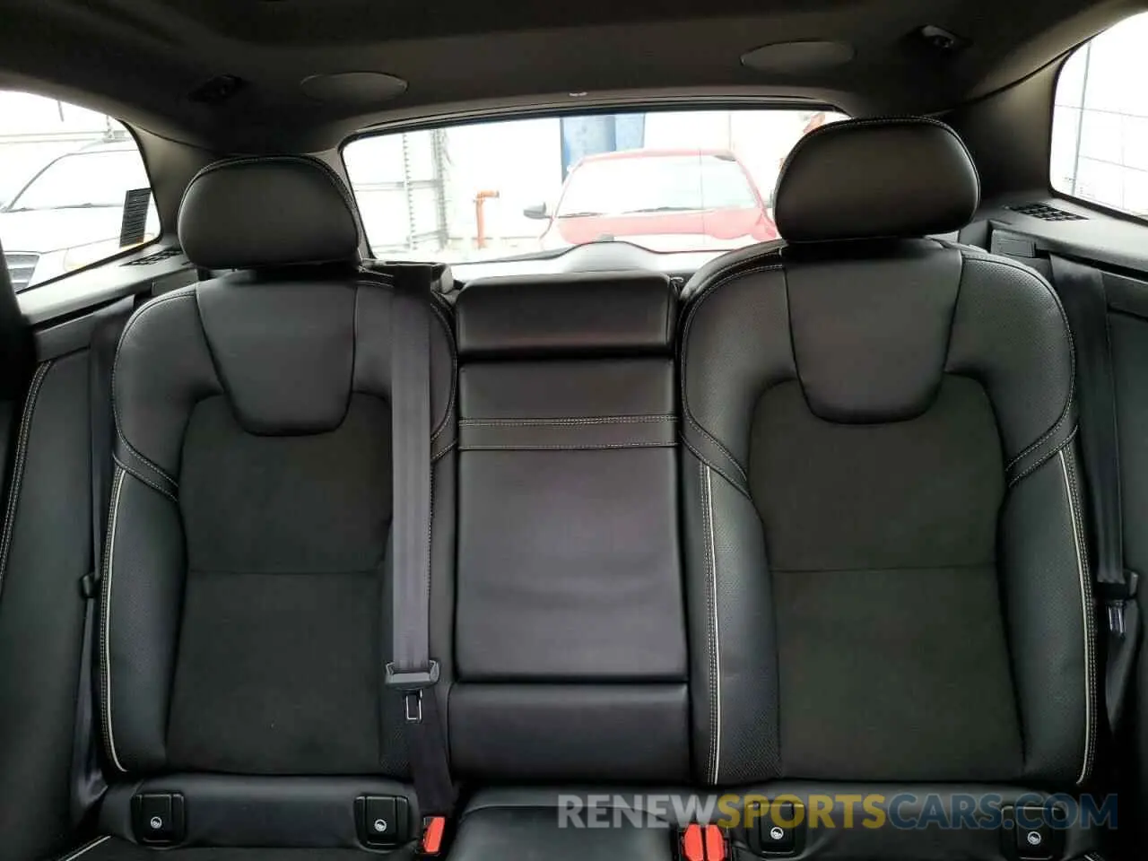 10 Photograph of a damaged car LYV102DMXKB204890 VOLVO XC60 2019