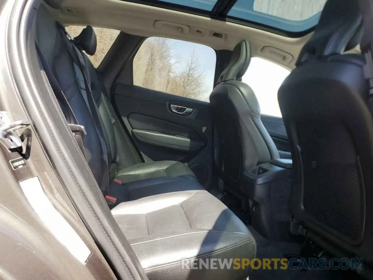 11 Photograph of a damaged car LYV102RK3KB215365 VOLVO XC60 2019