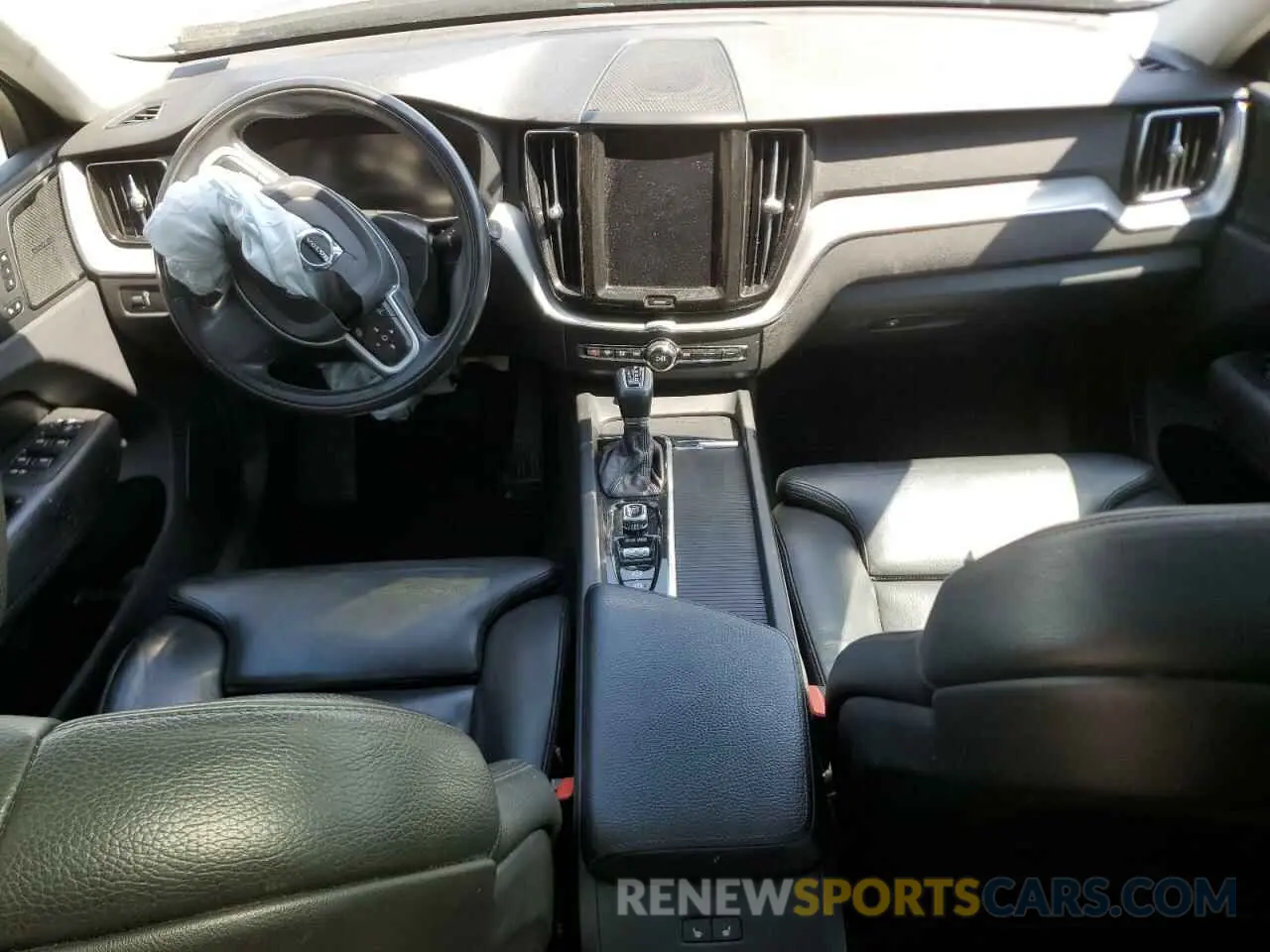 8 Photograph of a damaged car LYV102RK3KB215365 VOLVO XC60 2019