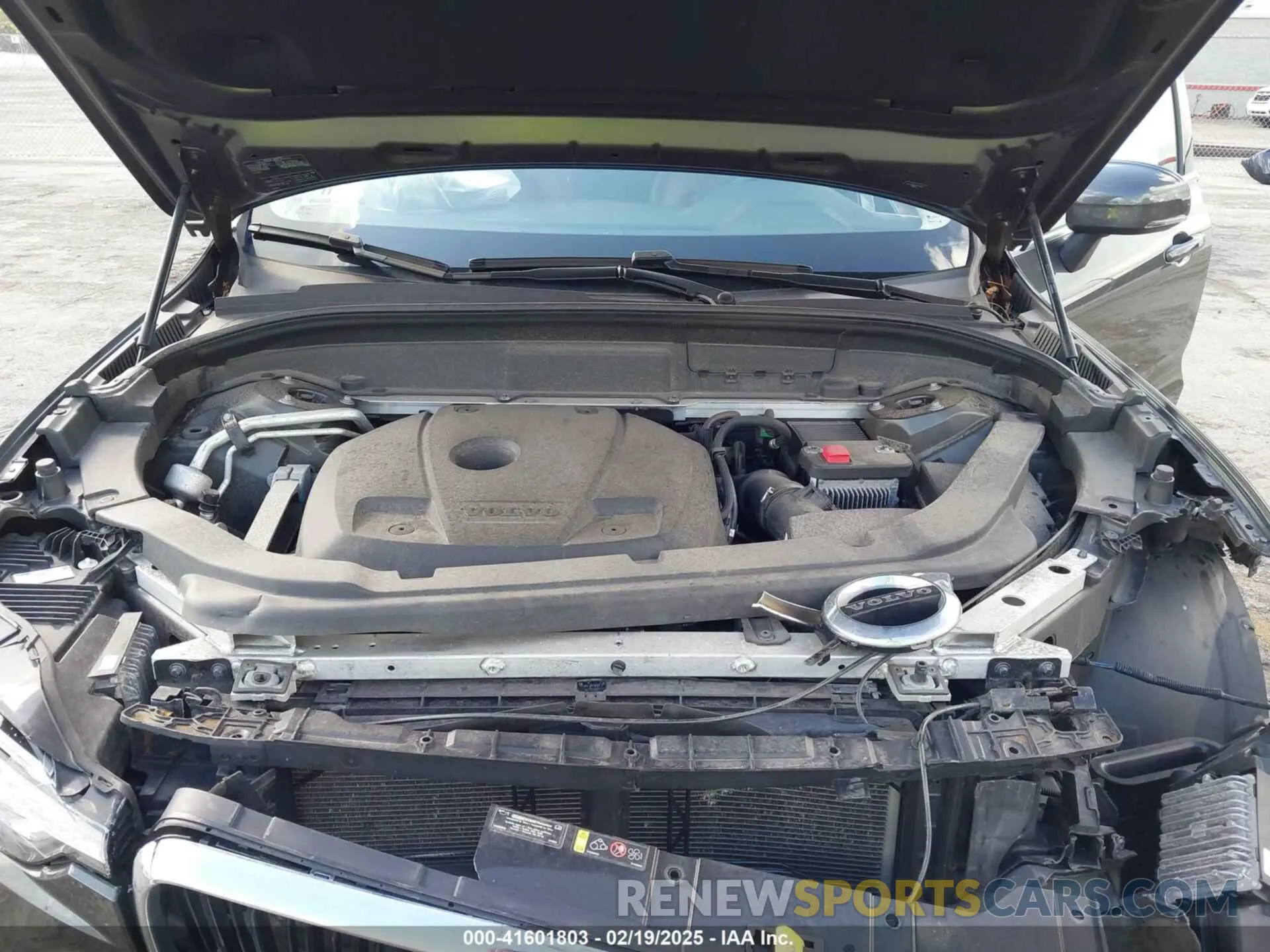 10 Фотография поврежденного автомобиля LYV102RK3KB219321 VOLVO XC60 2019