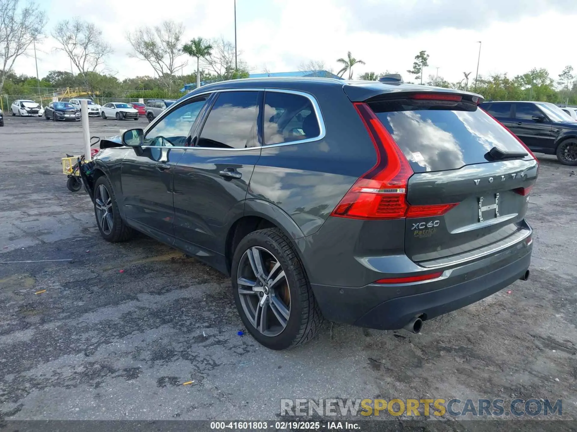 3 Фотография поврежденного автомобиля LYV102RK3KB219321 VOLVO XC60 2019