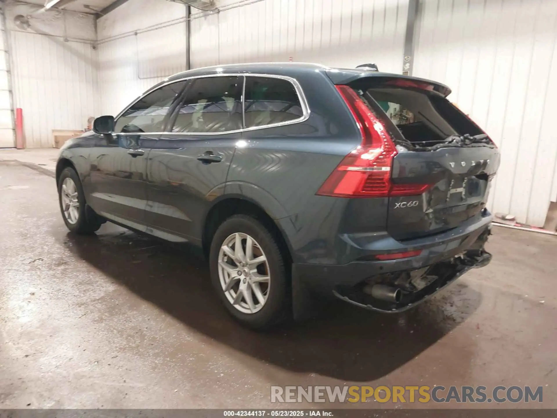 3 Фотография поврежденного автомобиля LYV102RK3KB380784 VOLVO XC60 2019