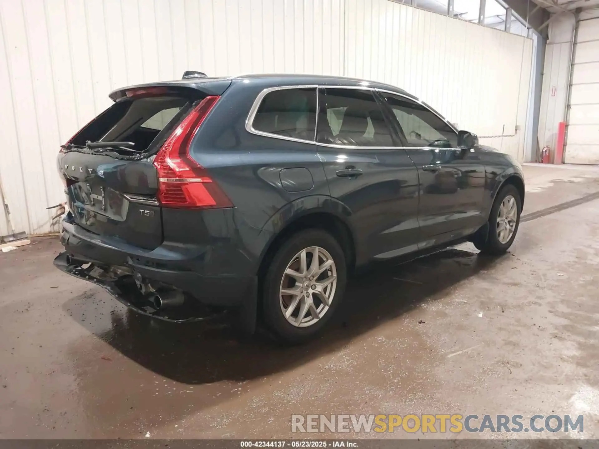 4 Фотография поврежденного автомобиля LYV102RK3KB380784 VOLVO XC60 2019