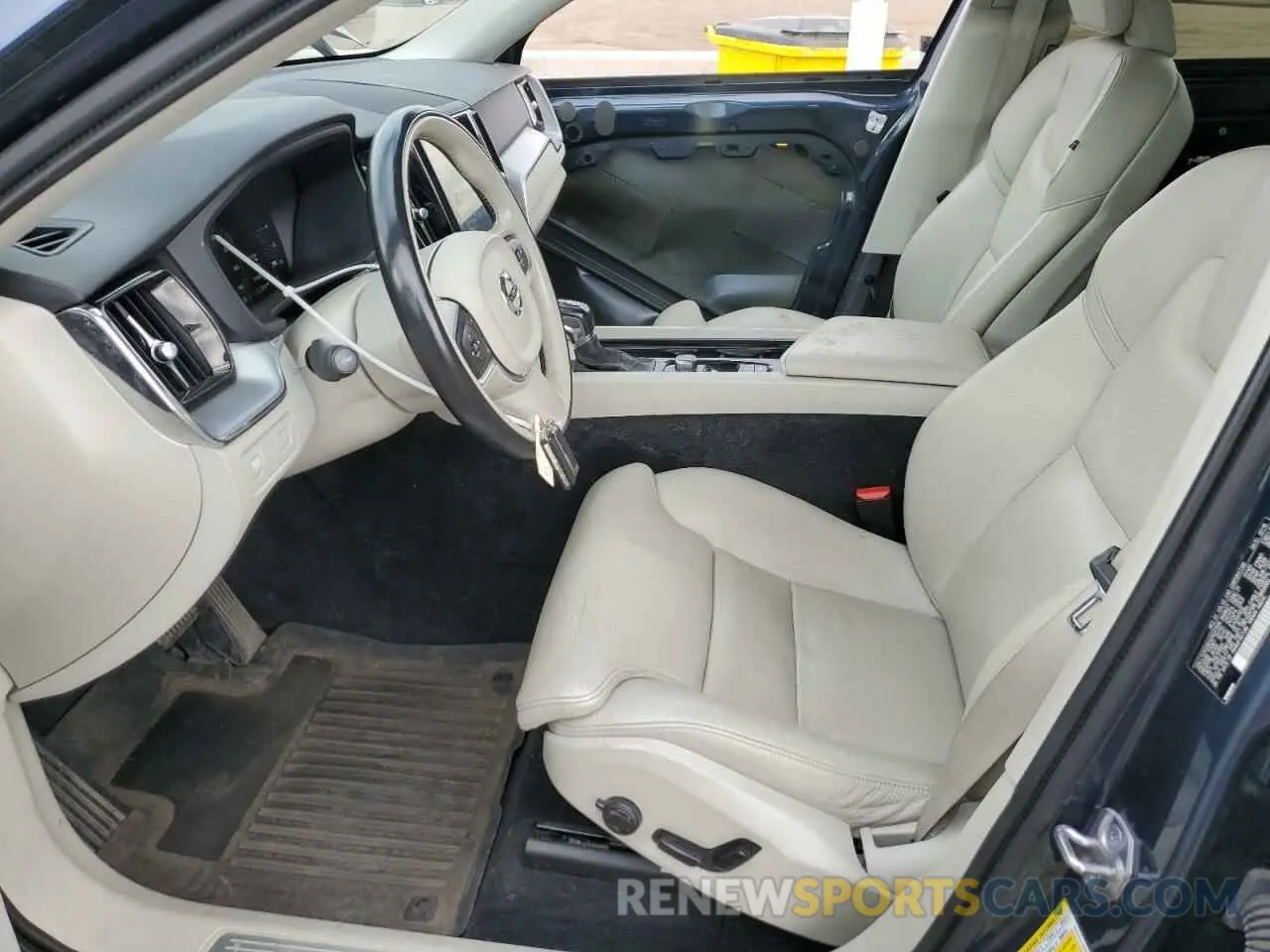 7 Photograph of a damaged car LYV102RK4KB227606 VOLVO XC60 2019