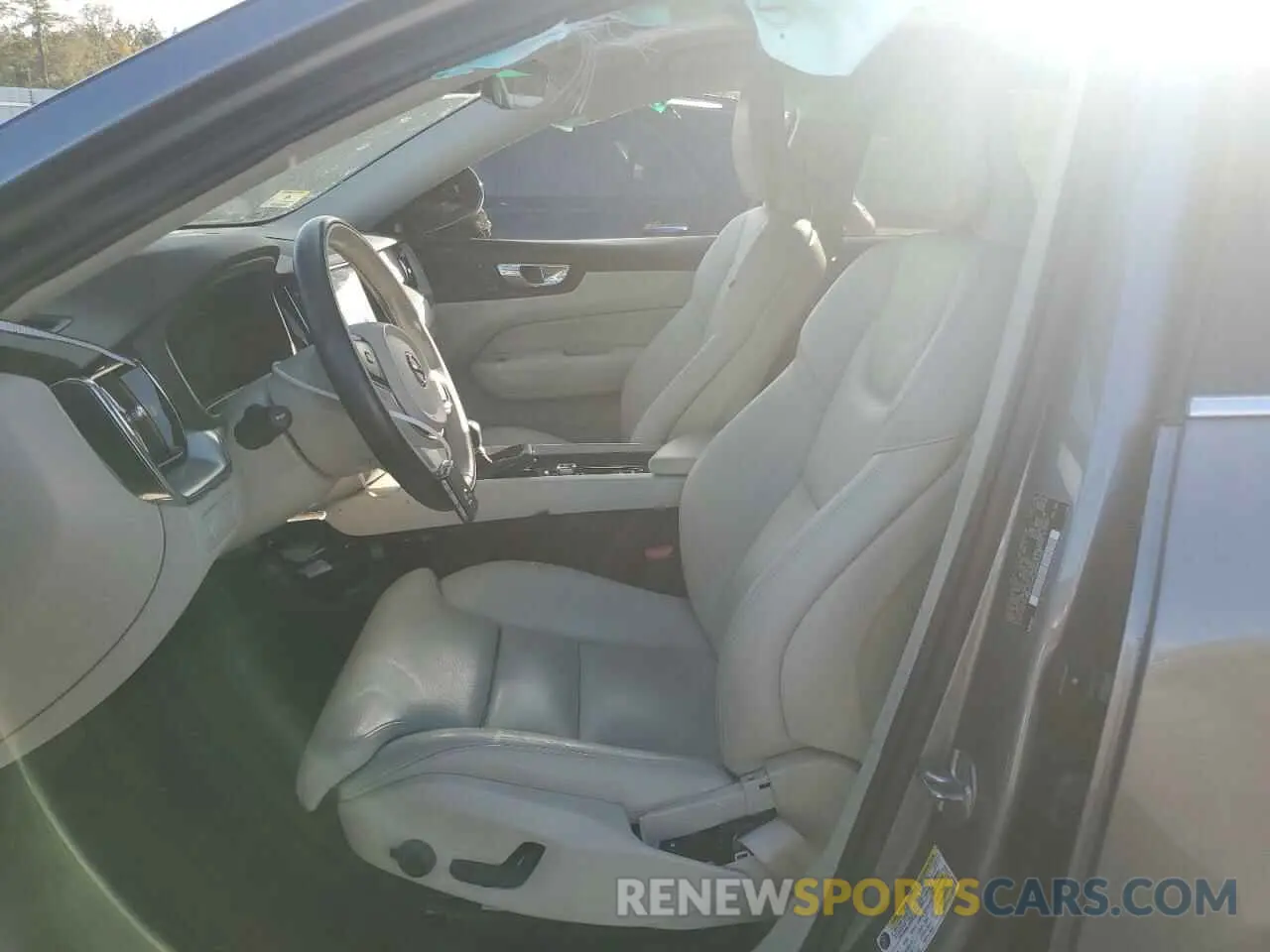 7 Photograph of a damaged car LYV102RK4KB293329 VOLVO XC60 2019
