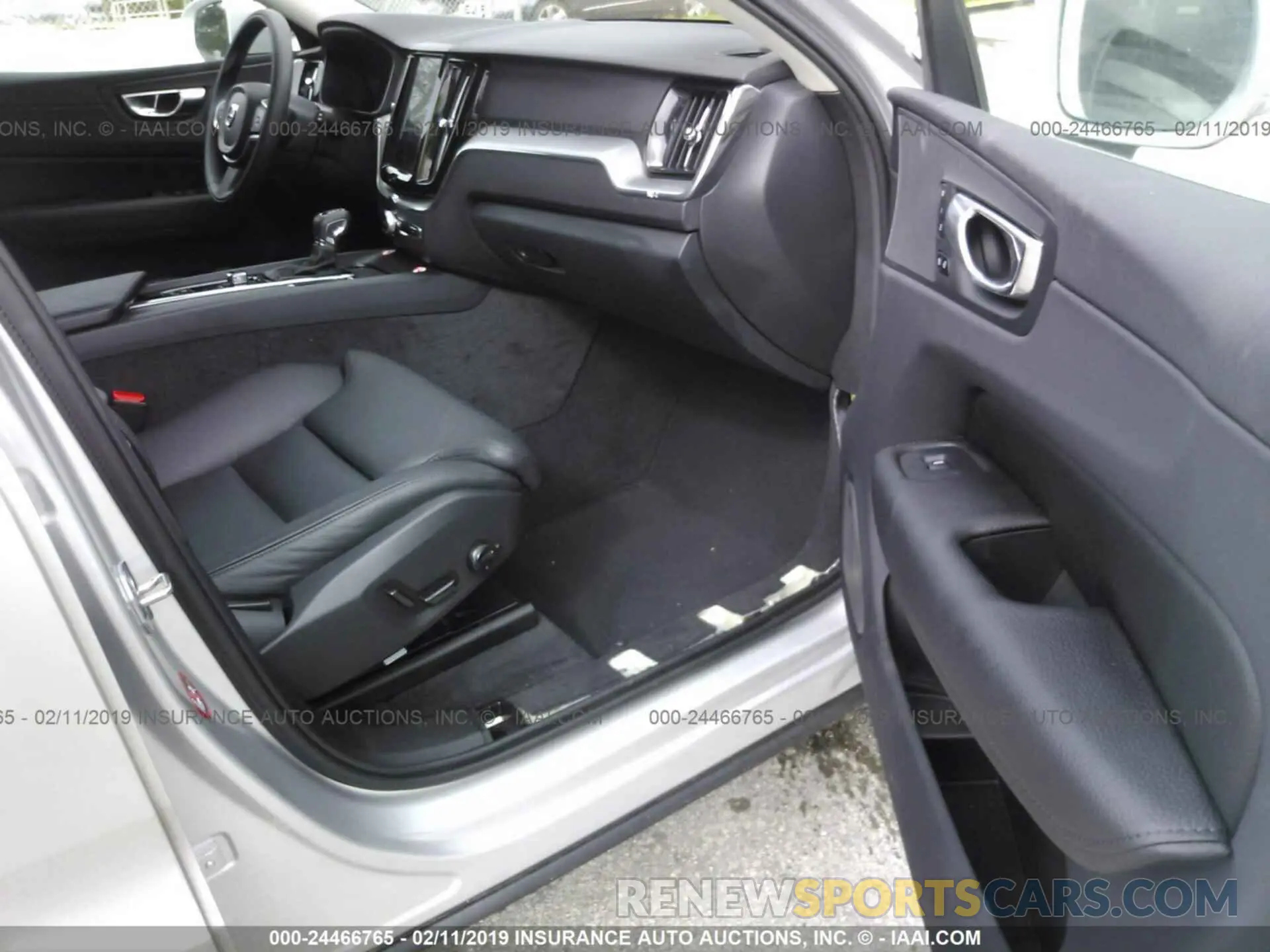 5 Photograph of a damaged car LYV102RK6KB200536 VOLVO XC60 2019