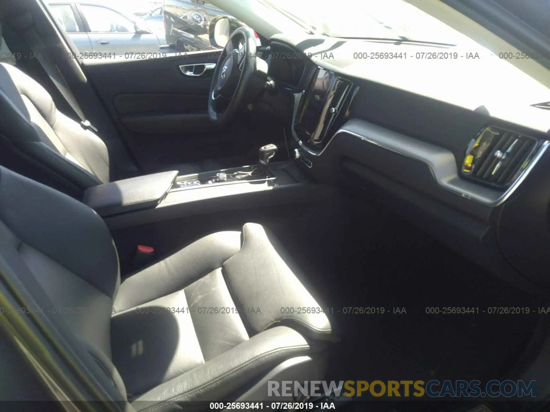 5 Photograph of a damaged car LYV102RK8KB184355 VOLVO XC60 2019