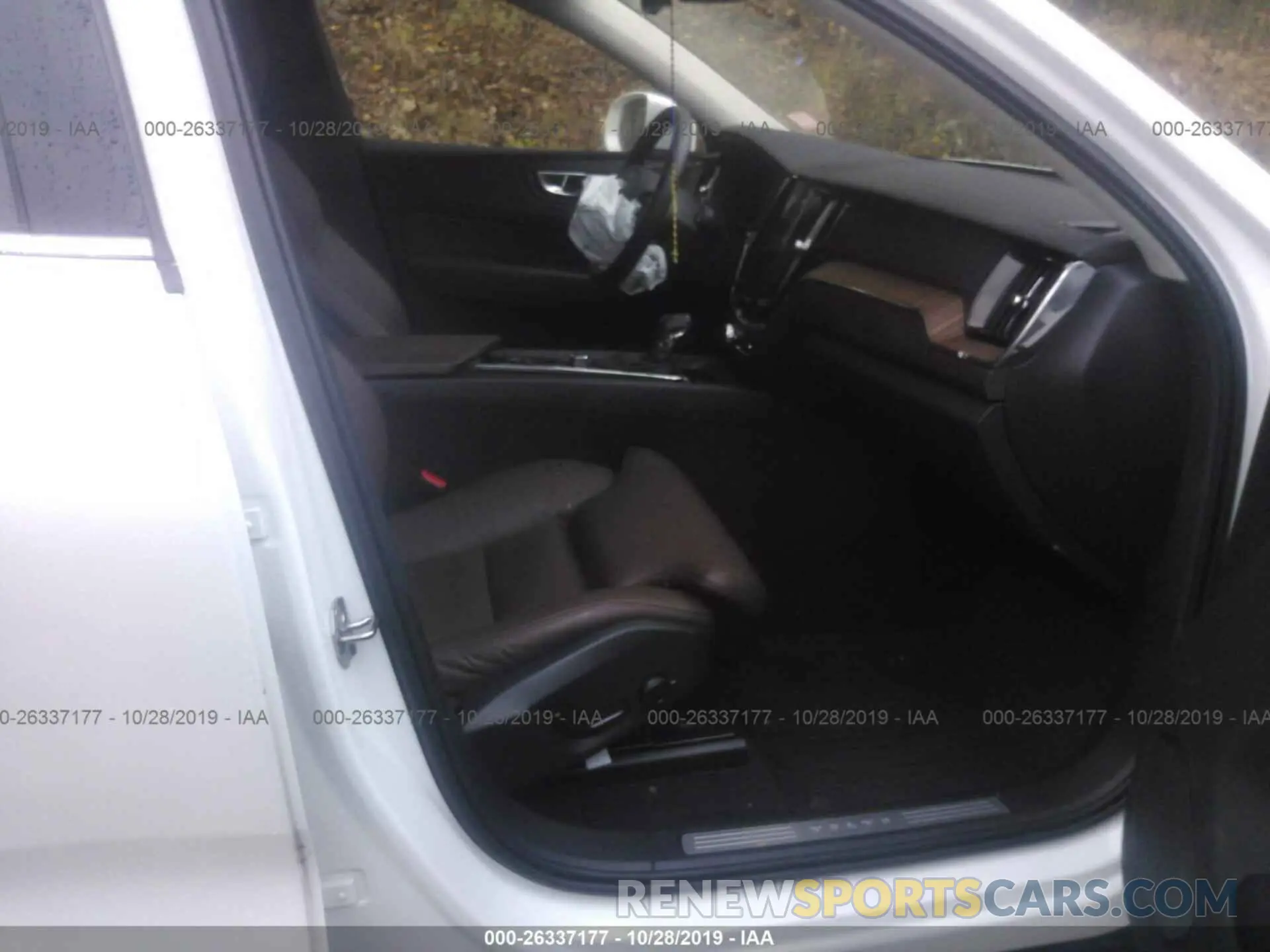 5 Photograph of a damaged car LYV102RK9KB219744 VOLVO XC60 2019