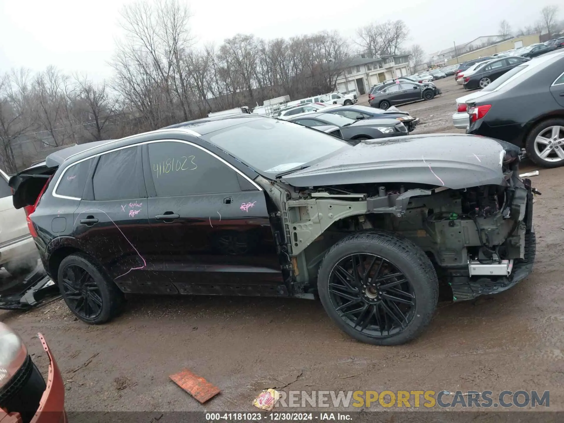 13 Photograph of a damaged car LYV102RL0KB326786 VOLVO XC60 2019