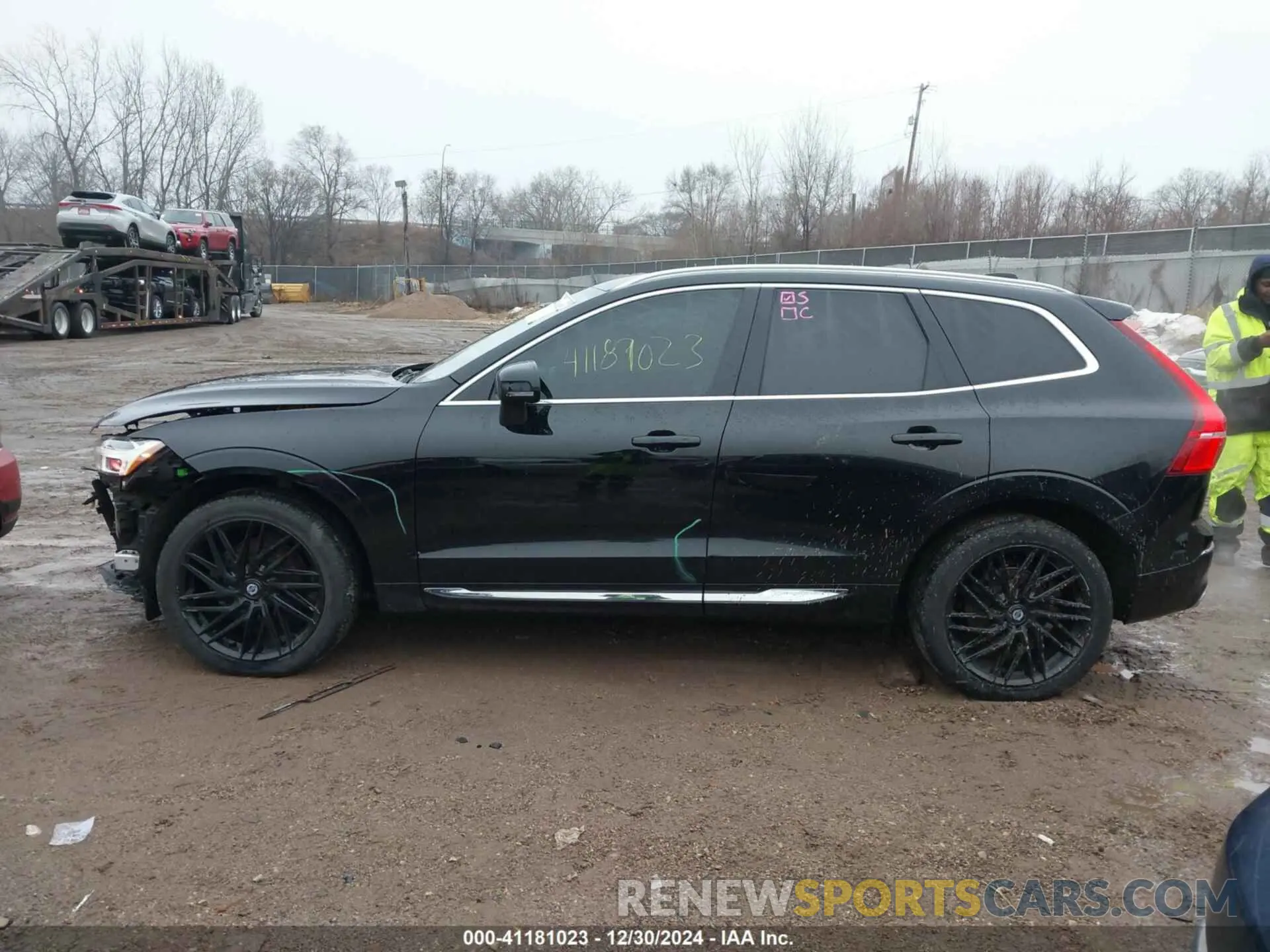 14 Photograph of a damaged car LYV102RL0KB326786 VOLVO XC60 2019