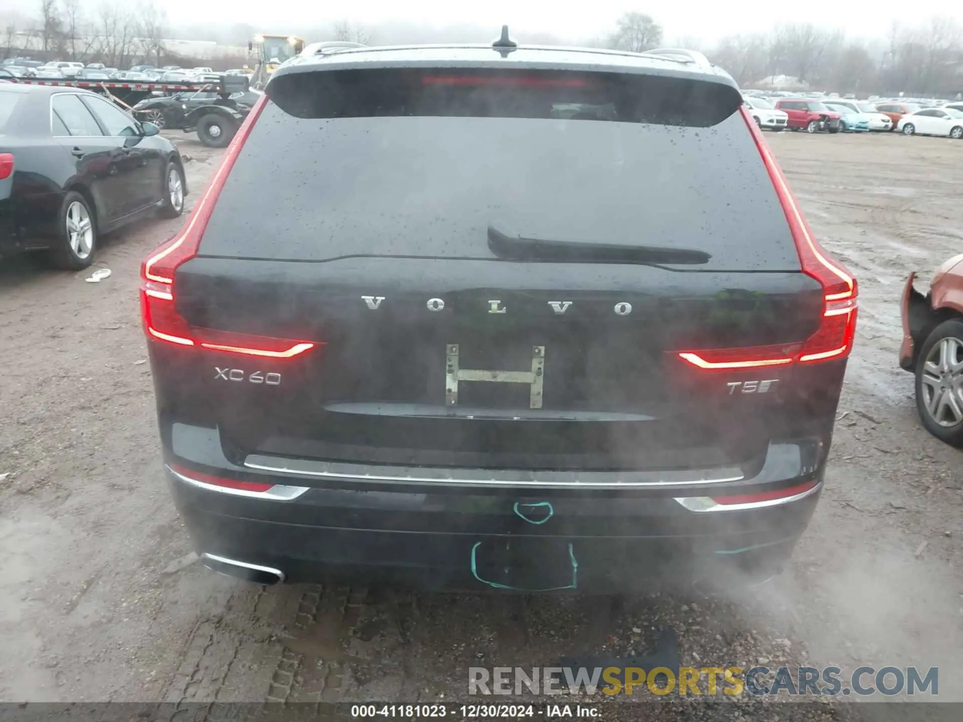 16 Photograph of a damaged car LYV102RL0KB326786 VOLVO XC60 2019