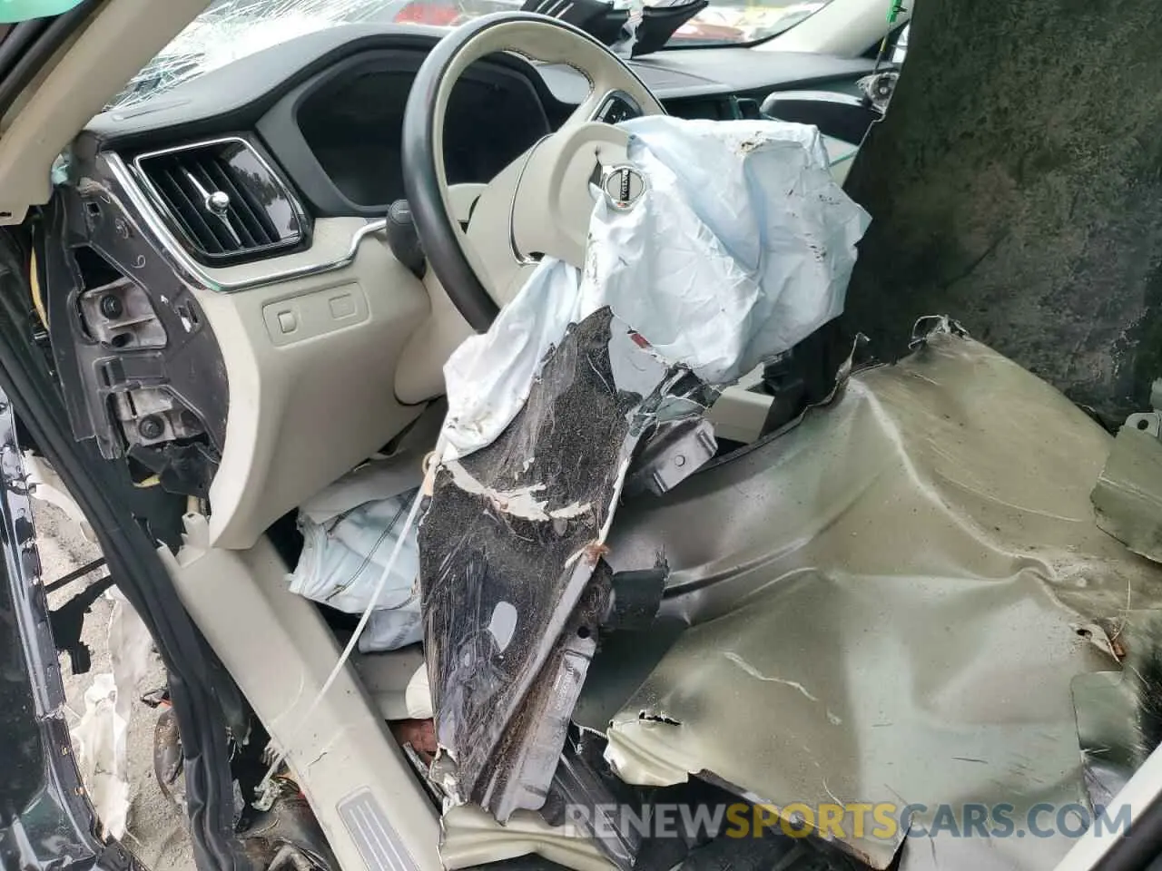 8 Photograph of a damaged car LYV102RL5KB283742 VOLVO XC60 2019